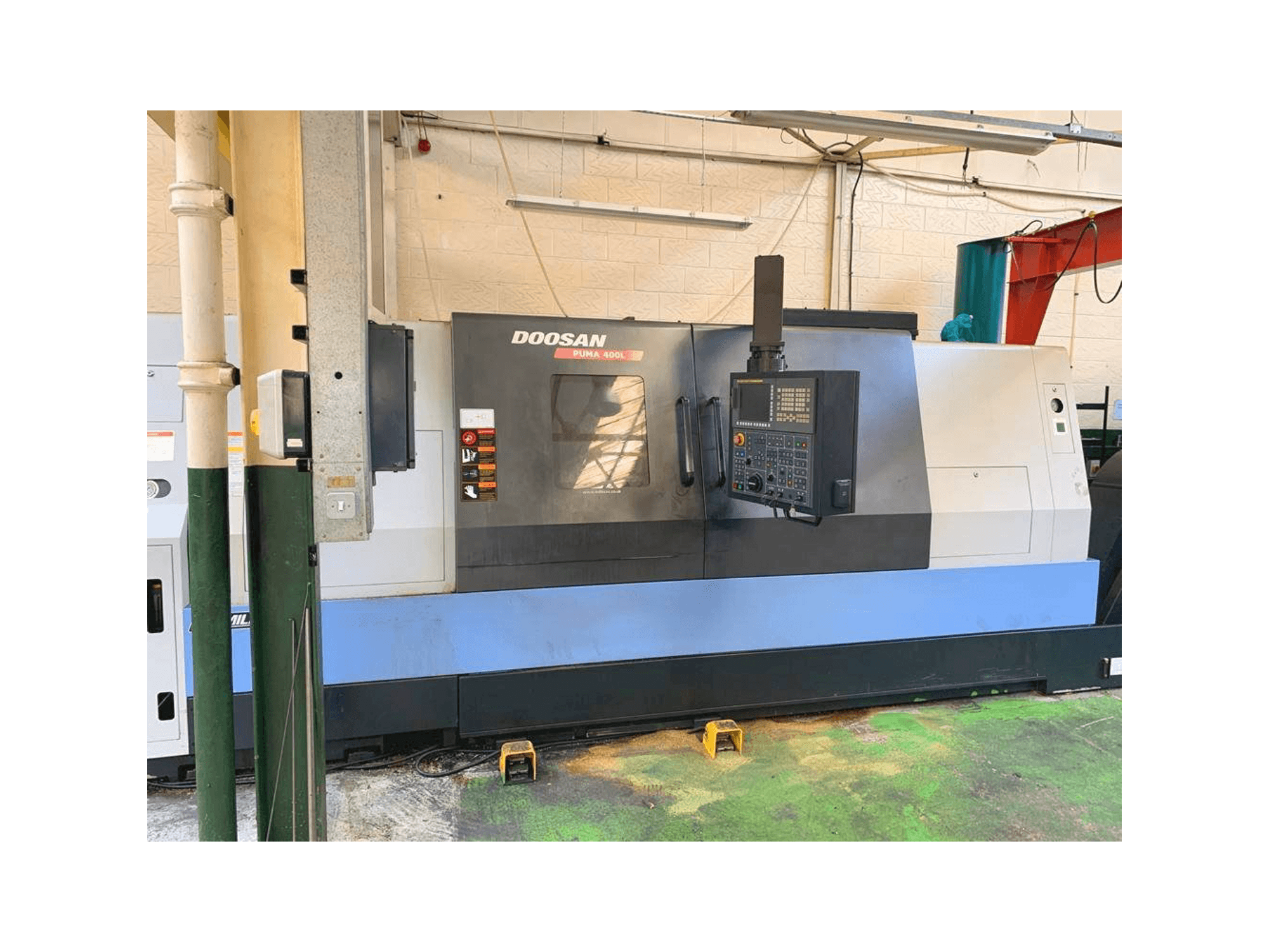 Vista frontal de la máquina Doosan Puma 400LB