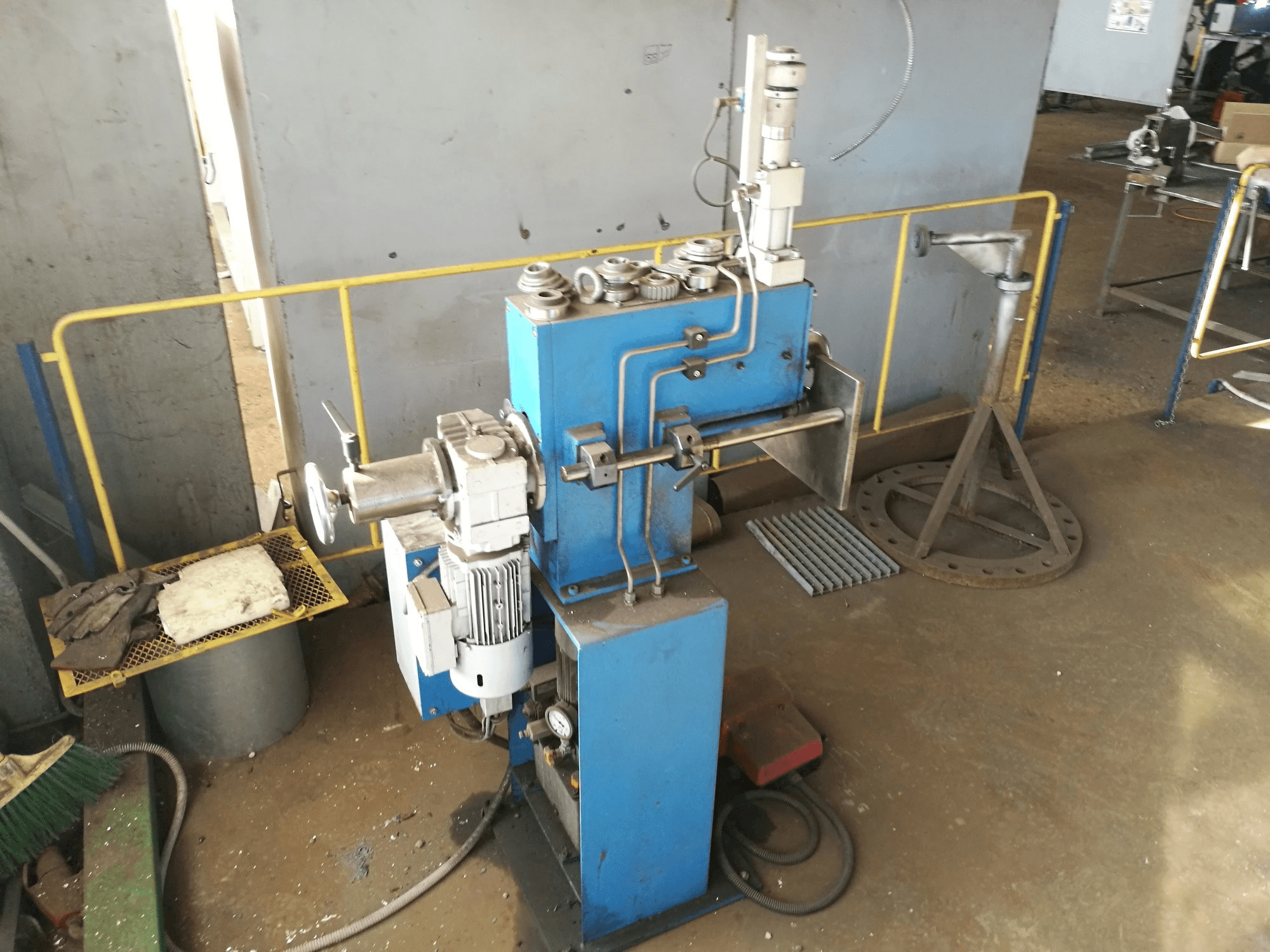 Vista frontal de la máquina SPIRO SME 63