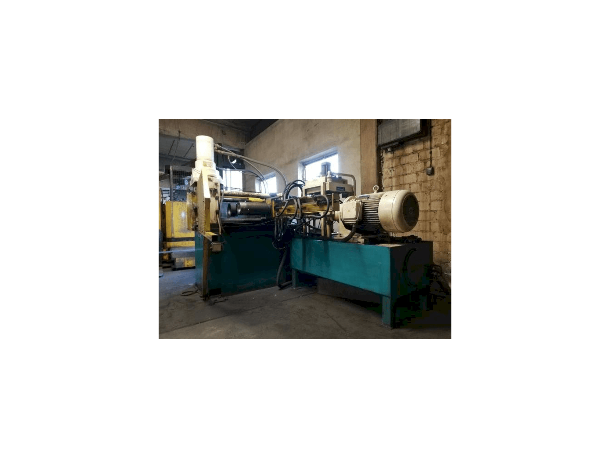 Vista frontal de la máquina EKALE REP-40-200-3