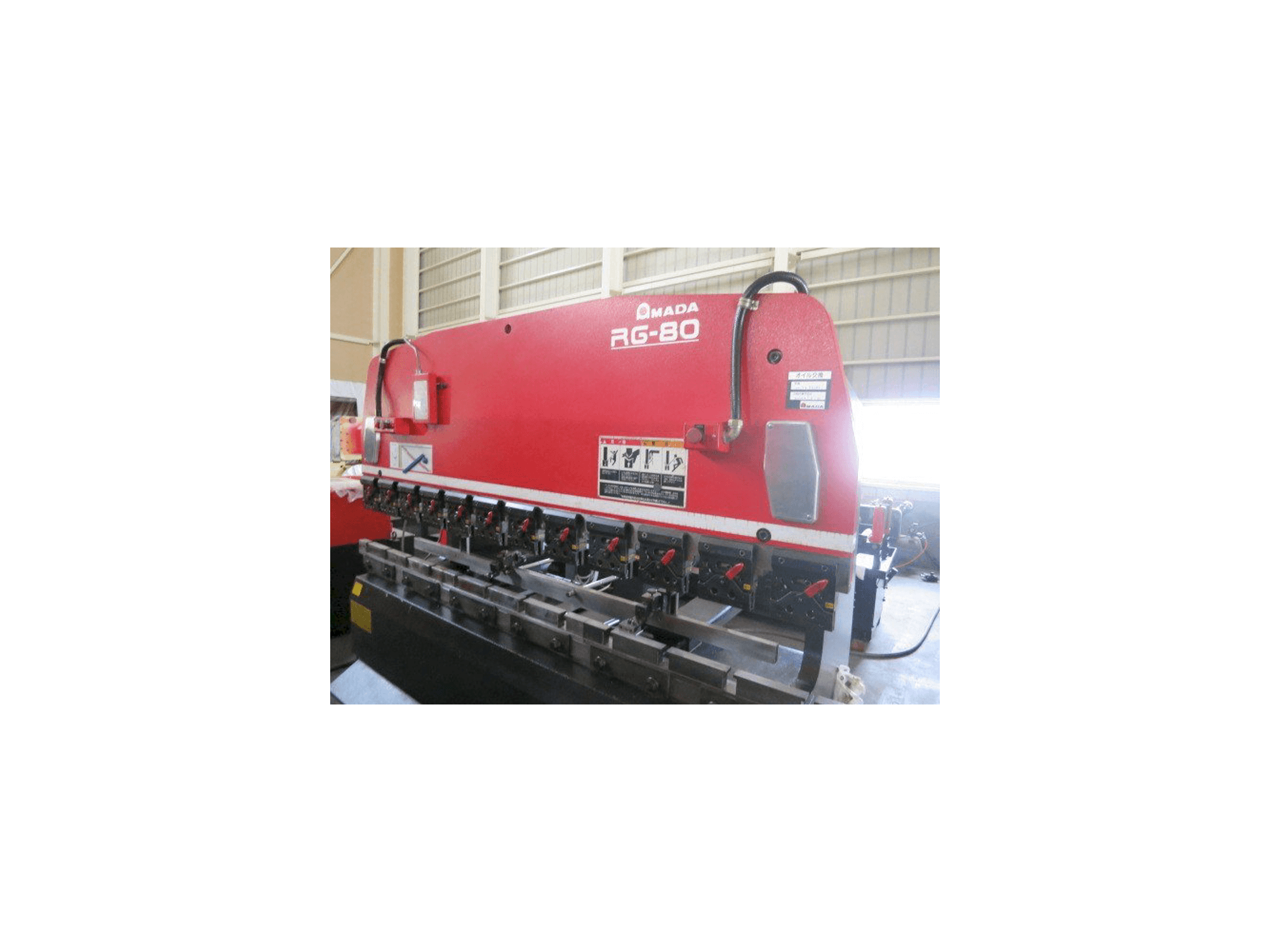 Vista frontal de la máquina AMADA RG-80 ABG