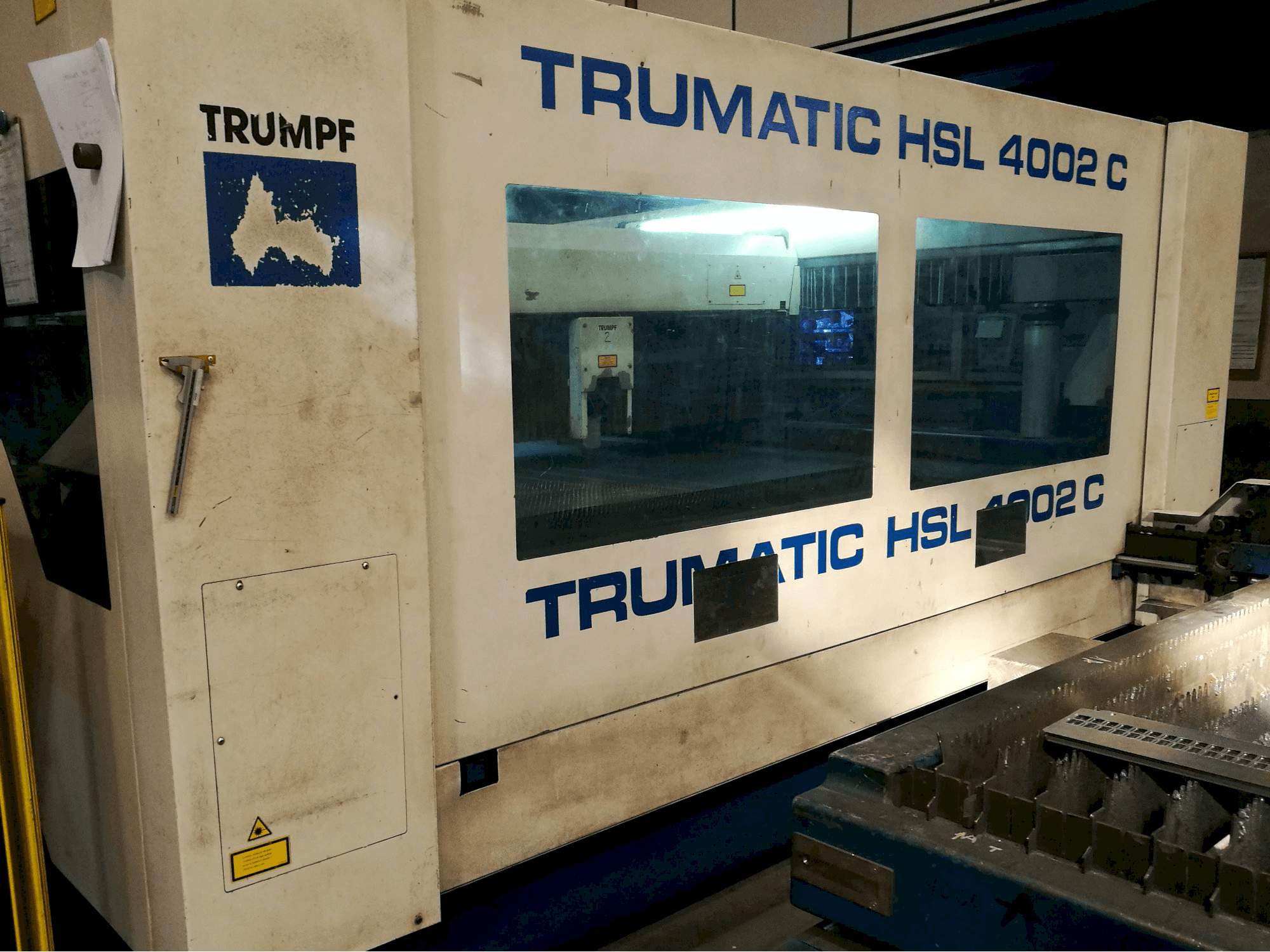 Vista izquierda de la máquina Trumpf Trumatic HSL 4002 C