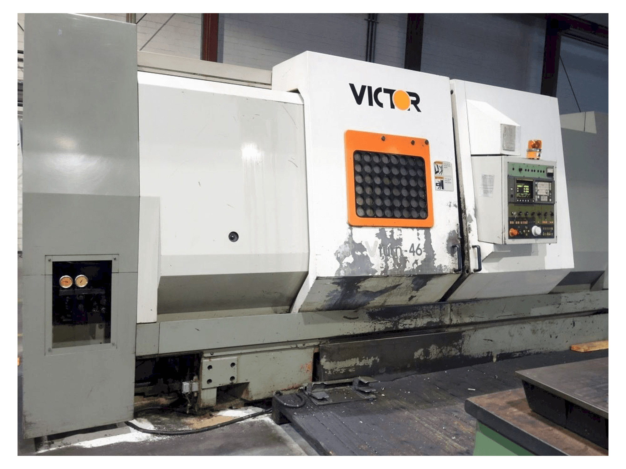 Vista frontal de la máquina Victor V Turn 46 (1997)