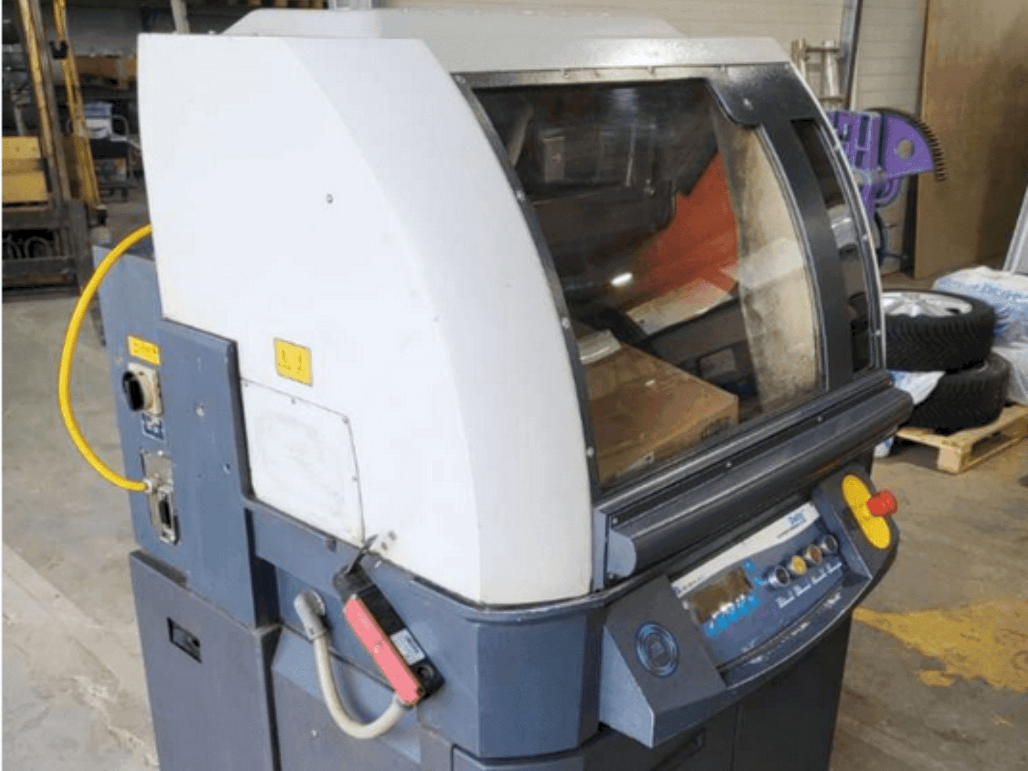 Vista frontal de la máquina Buehler Large Delta Automatic Chop Cutter 10-1317-400