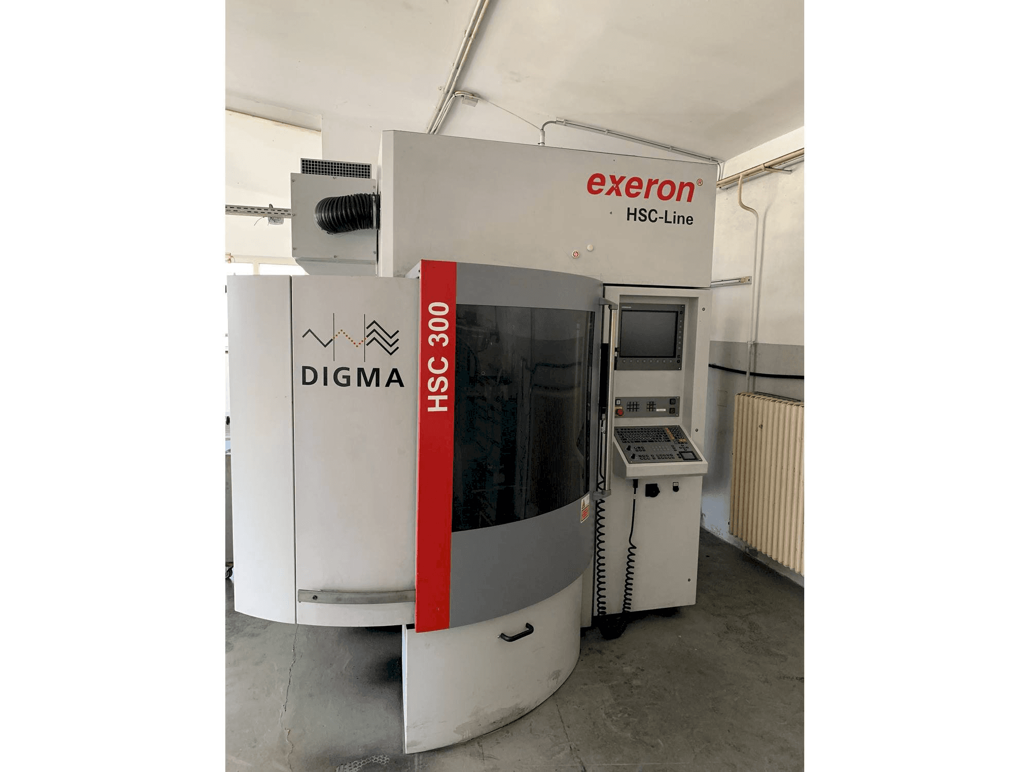 Vista frontal de la máquina Exeron HSC 300P