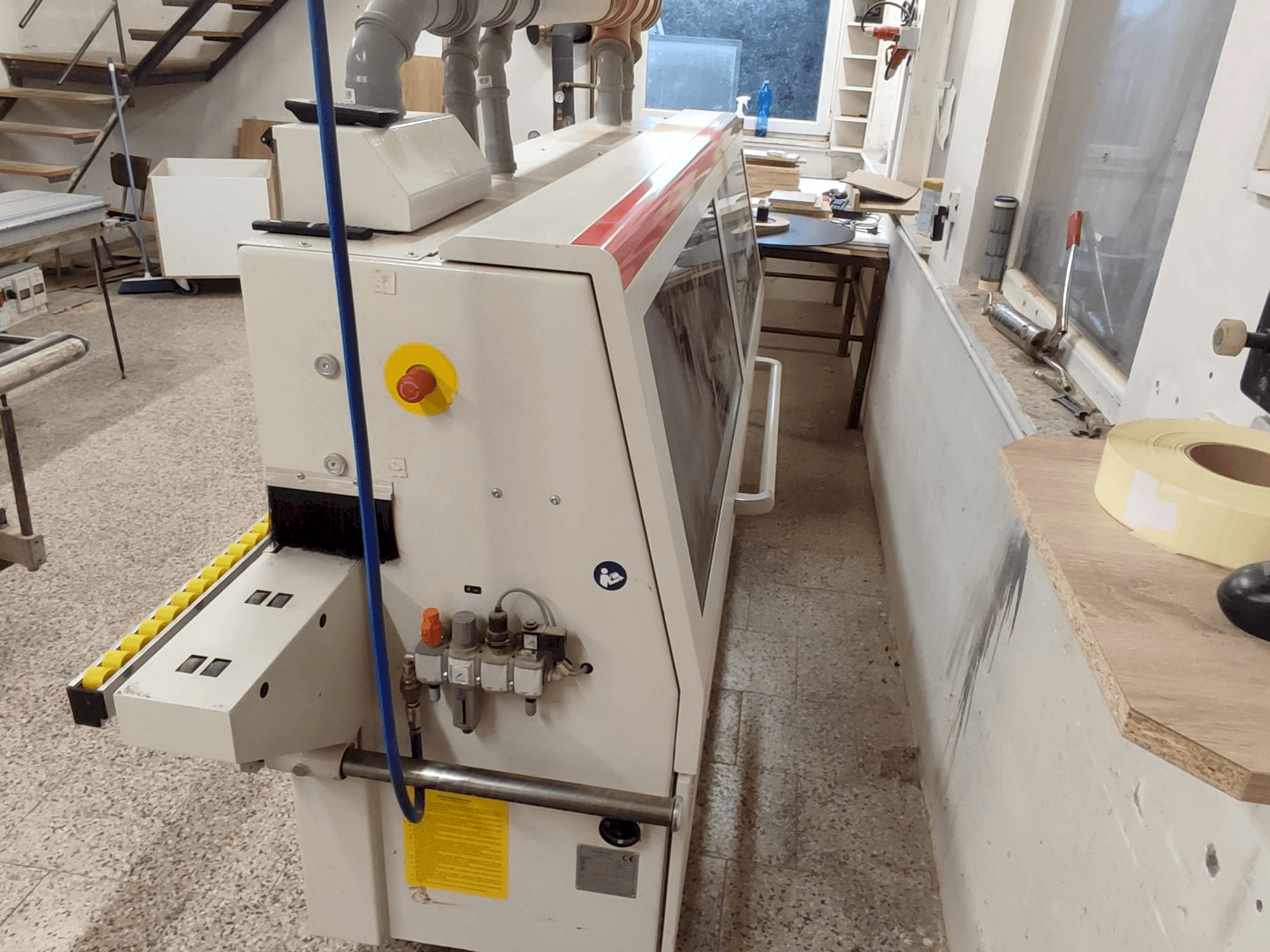 Vista frontal de la máquina SCM olimpic K 260 Evo