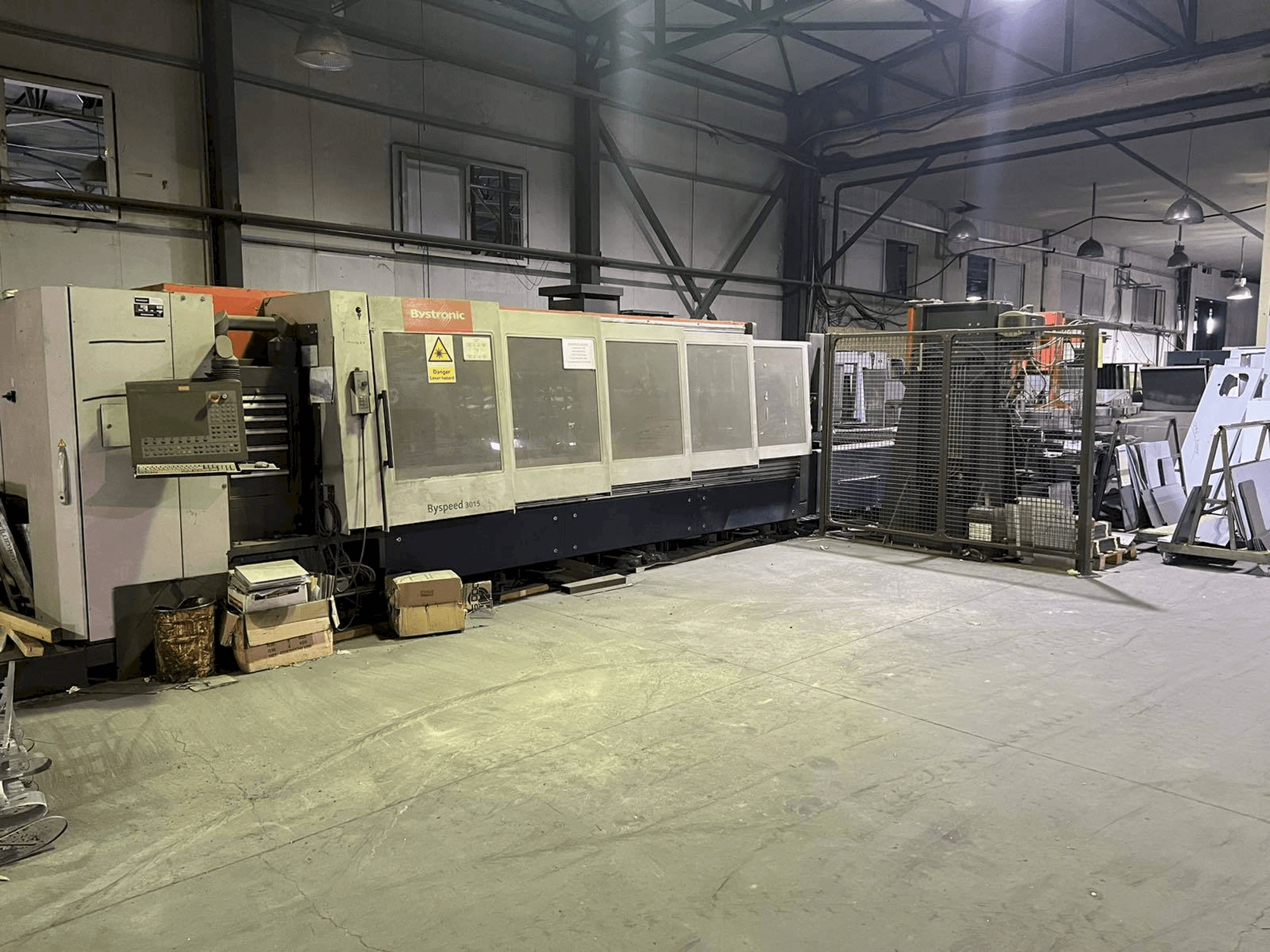 Vista frontal de la máquina Bystronic Byspeed 3015