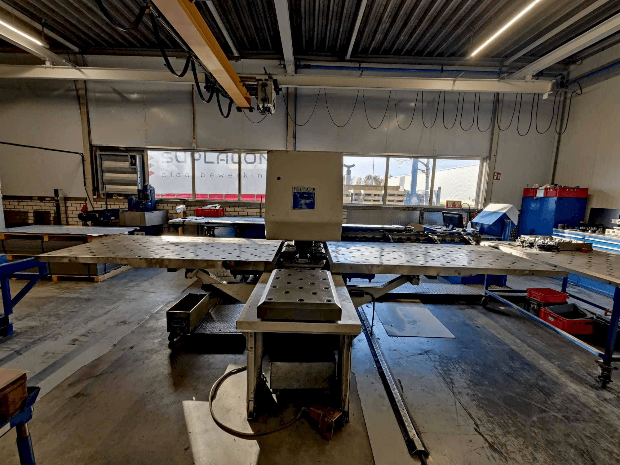 Vista frontal de la máquina Trumpf Trumatic 500