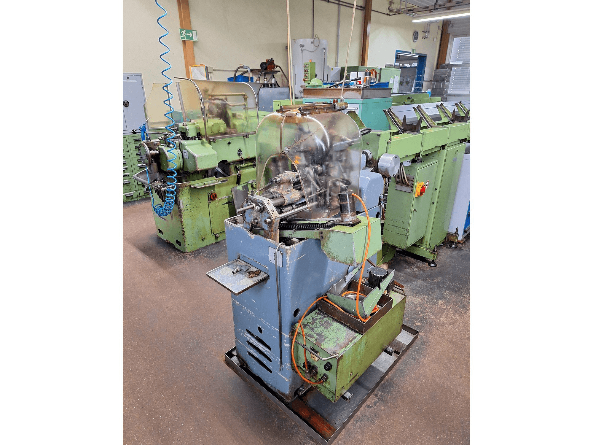 Vista lateral izquierda de la máquina TRAUB A25