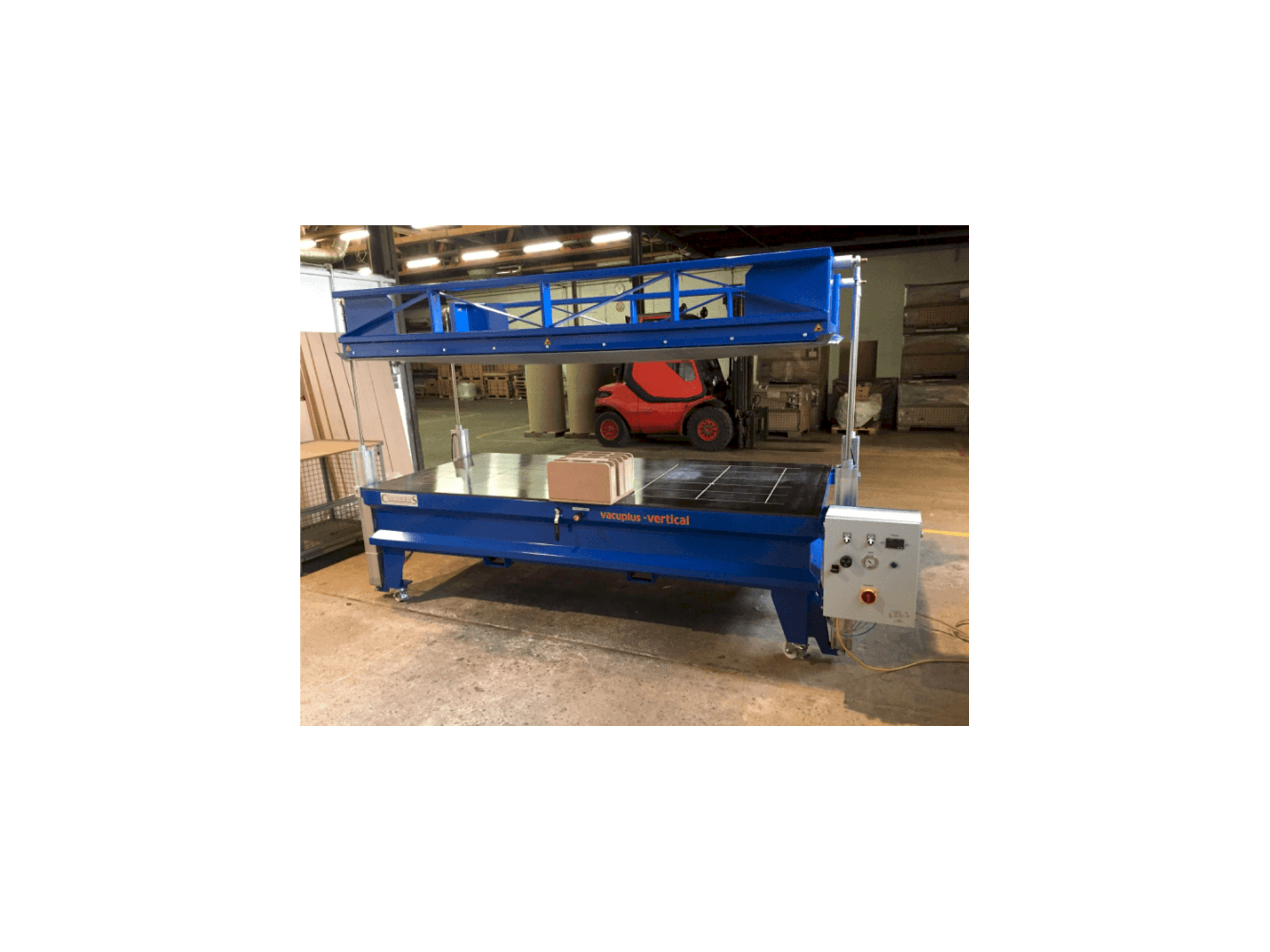 Vista frontal de la máquina Columbus VAKUPLUS Vertikal