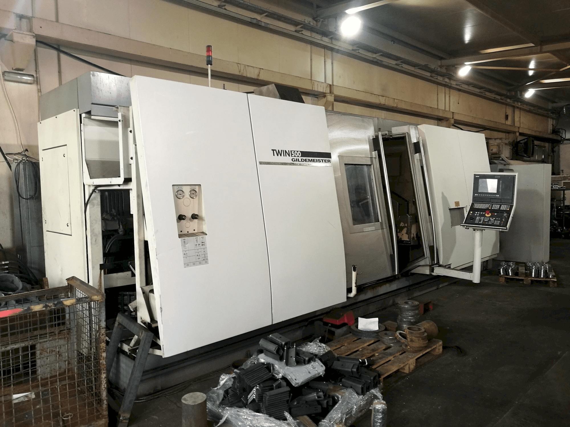 Vista frontal de la máquina Gildemeister TWIN 500