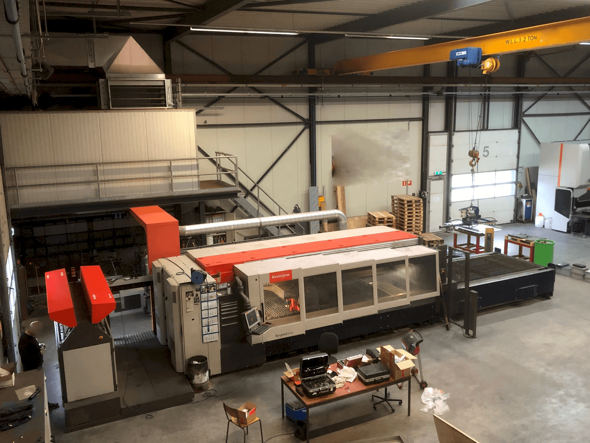 Vista frontal de la máquina Bystronic Byspeed 3015