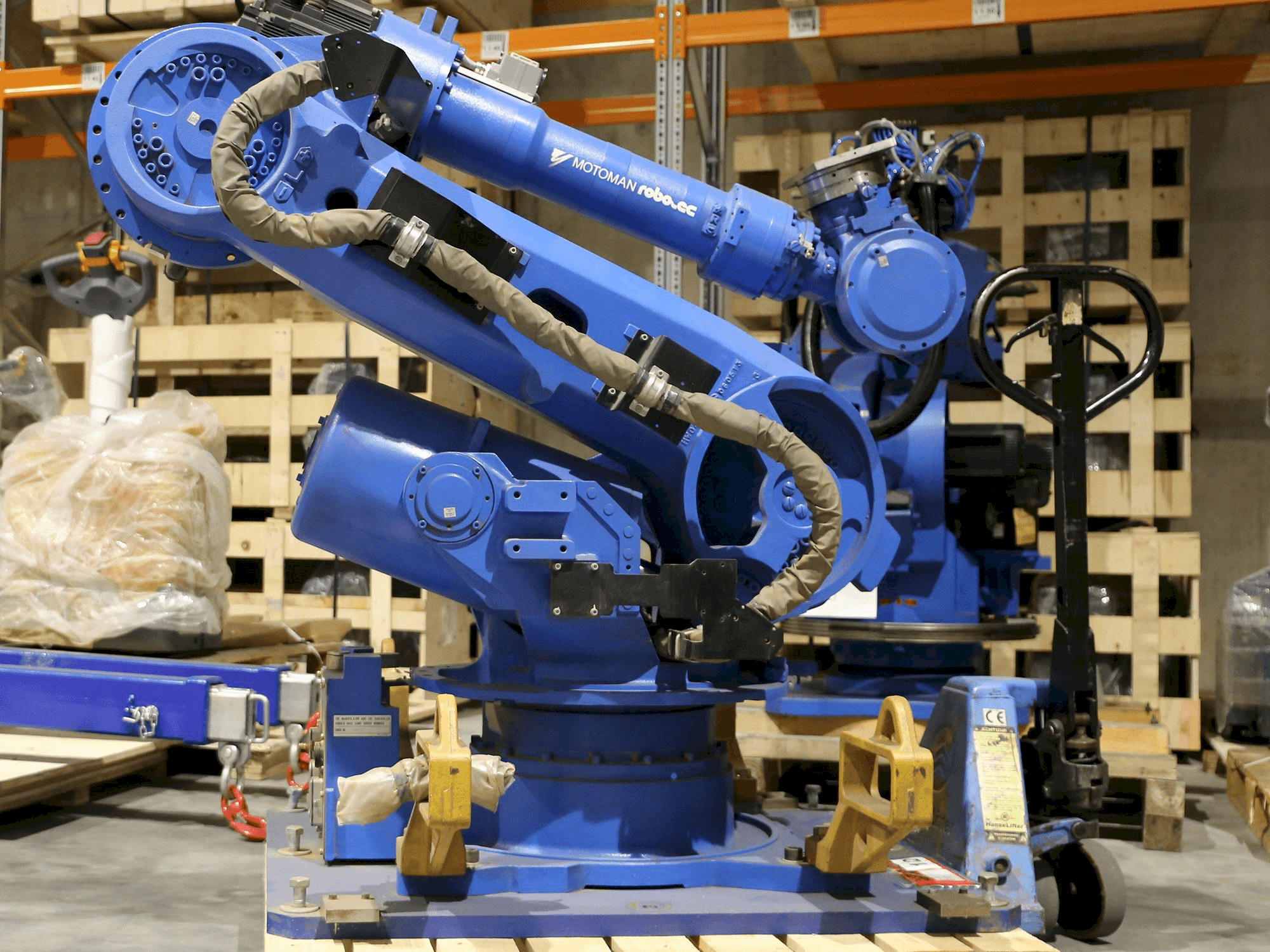 Vista lateral izquierda de la máquina Yaskawa Motoman ES165