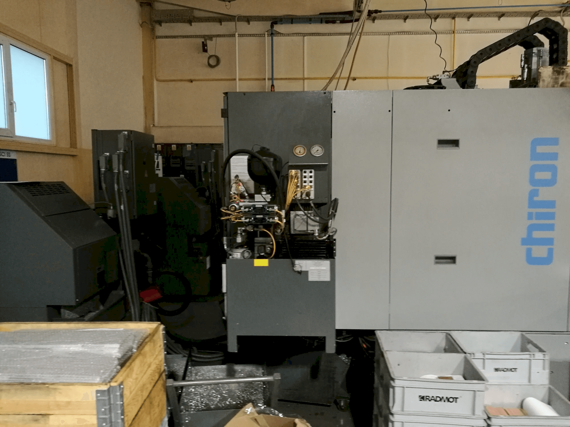 Vista frontal de la máquina CHIRON FZ 12 KS