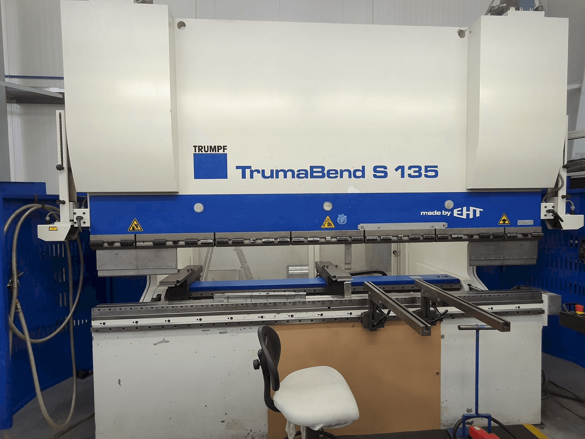Vista frontal de la máquina Trumpf TrumaBend S135