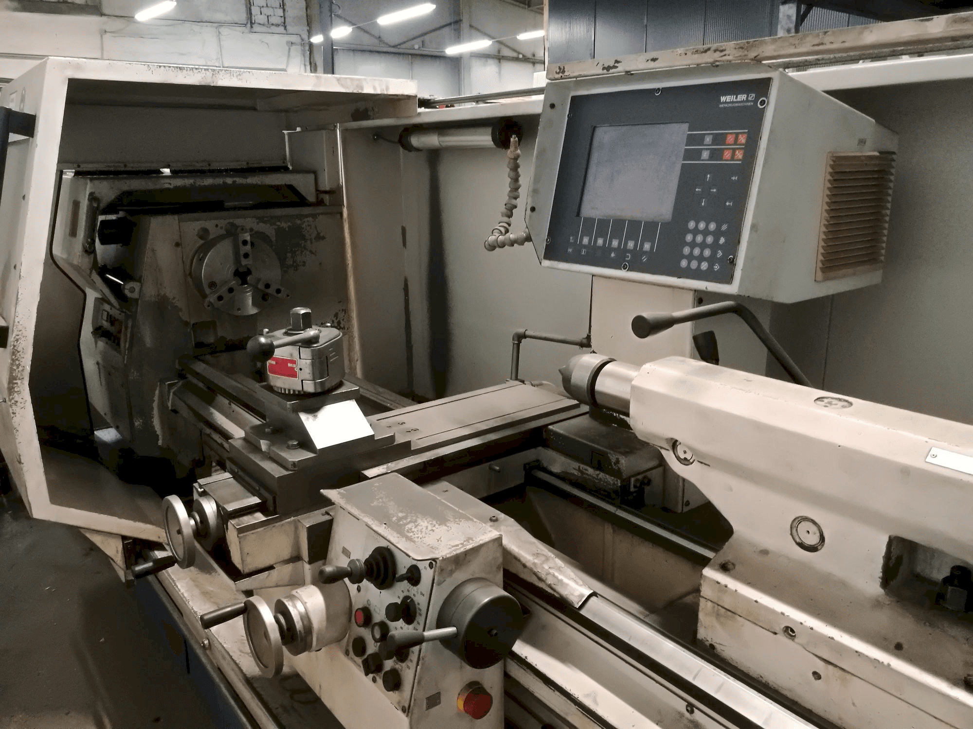 Vista frontal de la máquina Weiler E50/2