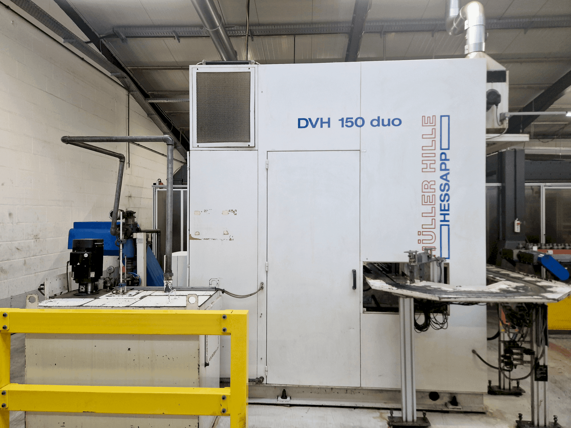 Vista frontal de la máquina HULLER HILLE DVH 150 Duo