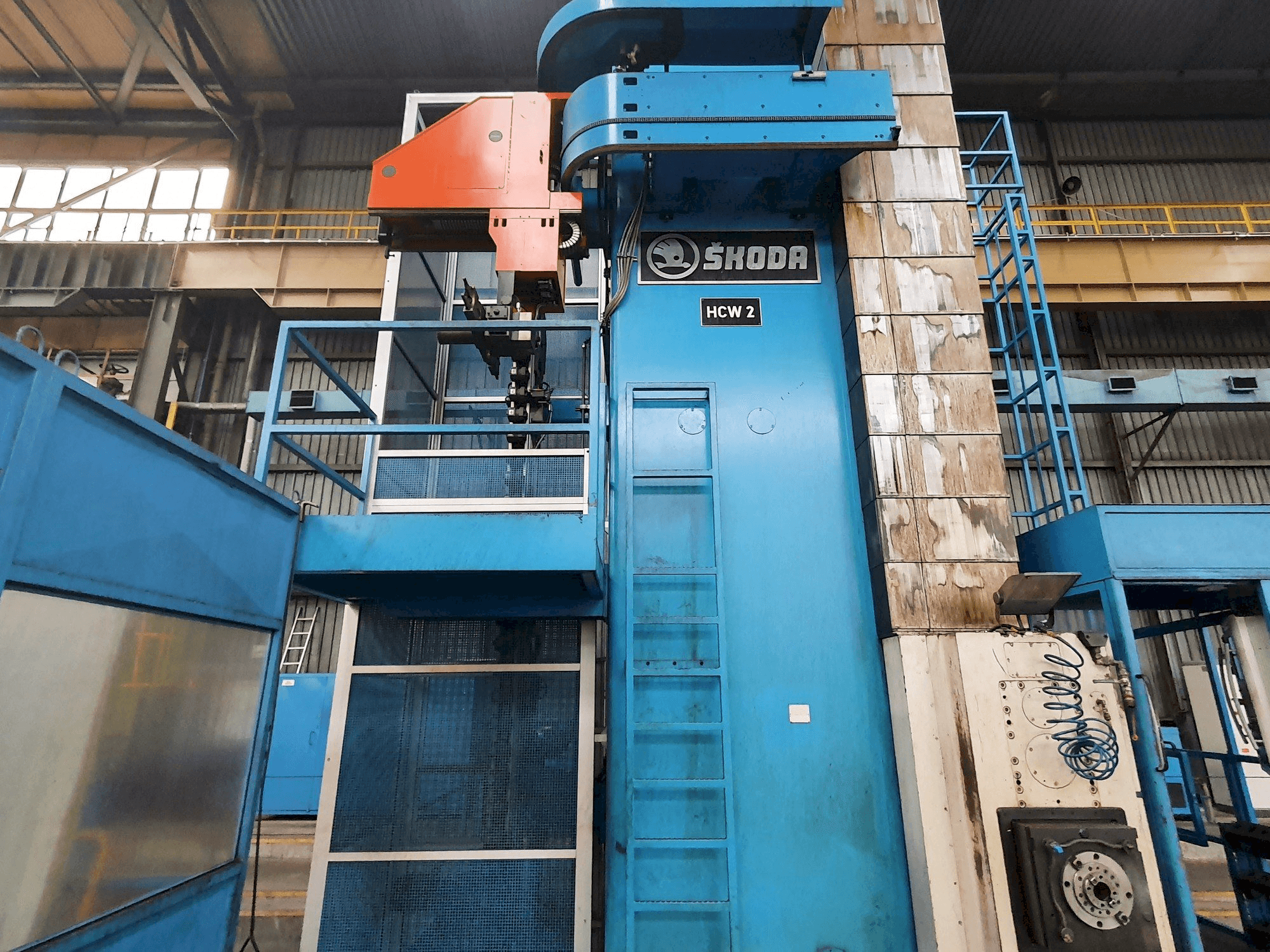 Vista frontal de la máquina SKODA HCW 2-200 DUO