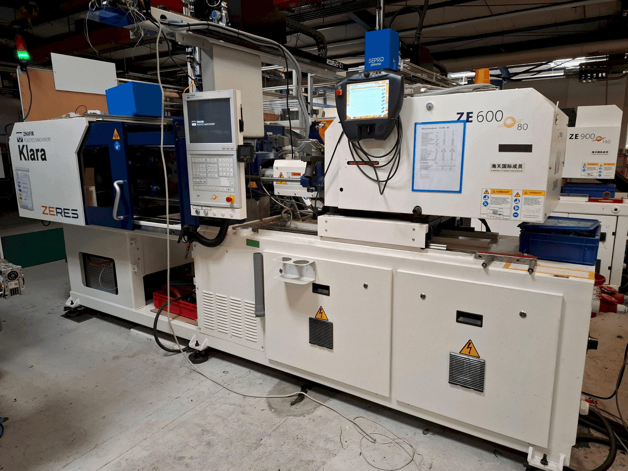 Vista frontal de la máquina HAITIAN ZHAFIR Zeres ZE600