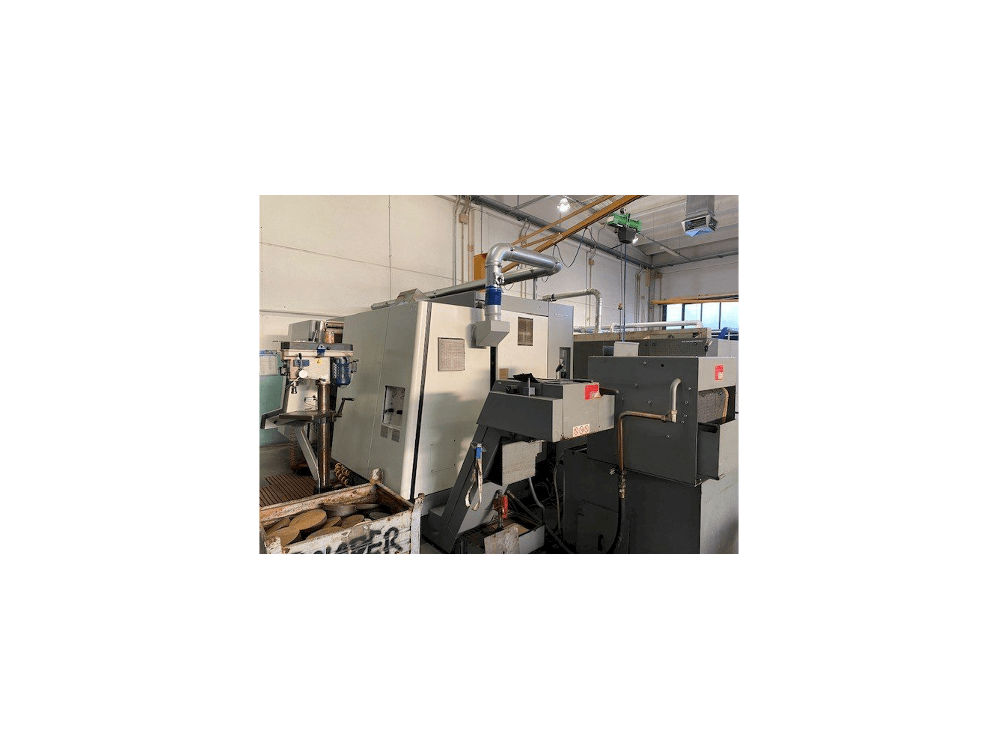 Vista frontal de la máquina Gildemeister GMX200