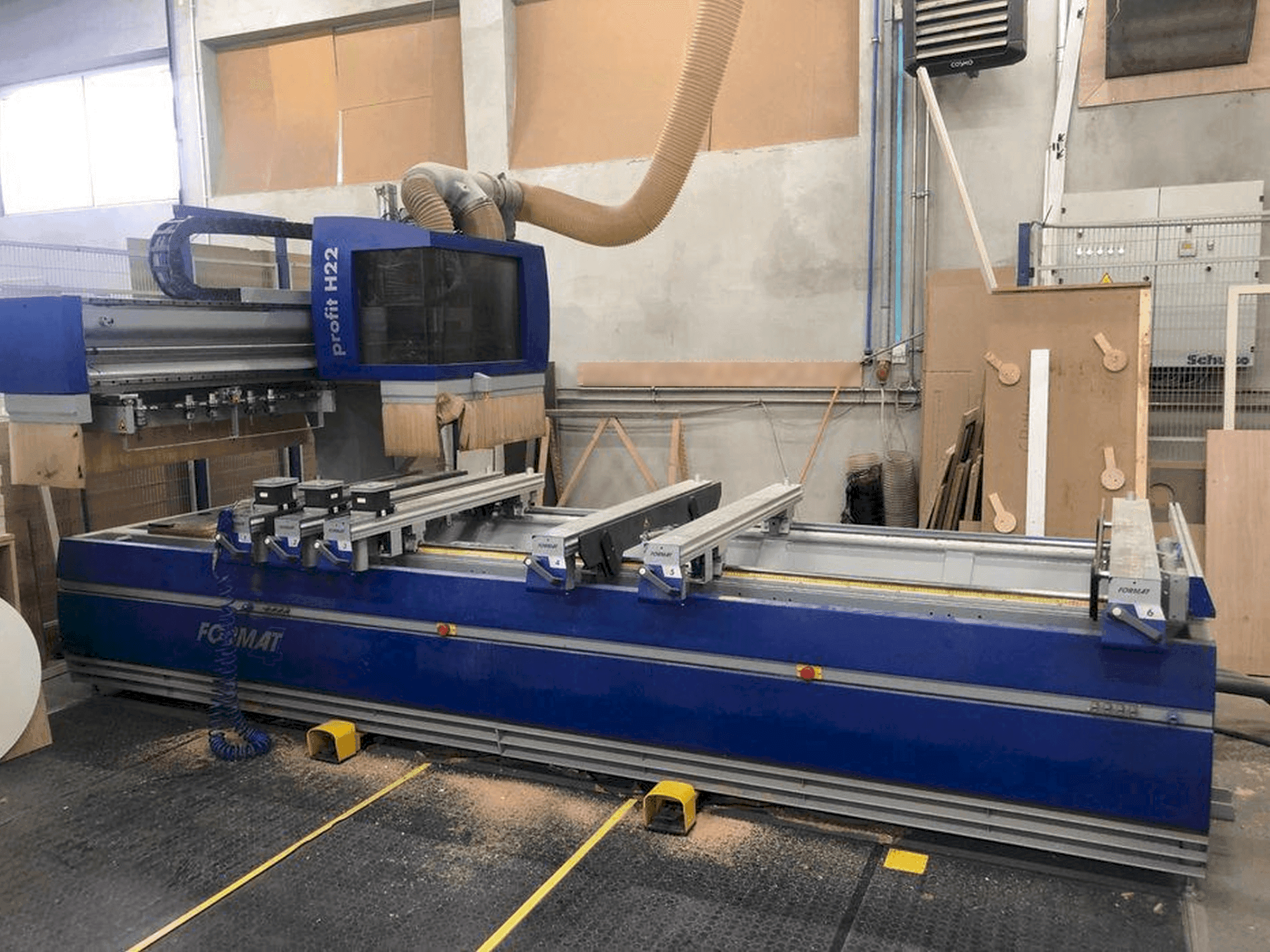 Vista frontal de la máquina FORMAT4 Profit H22