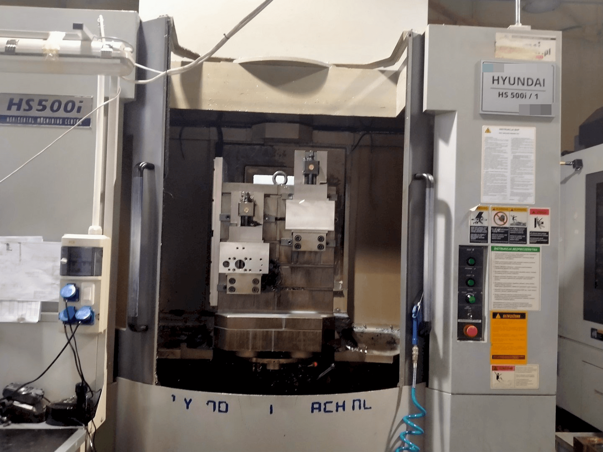 Vista frontal de la máquina Hyundai Kia HS500i