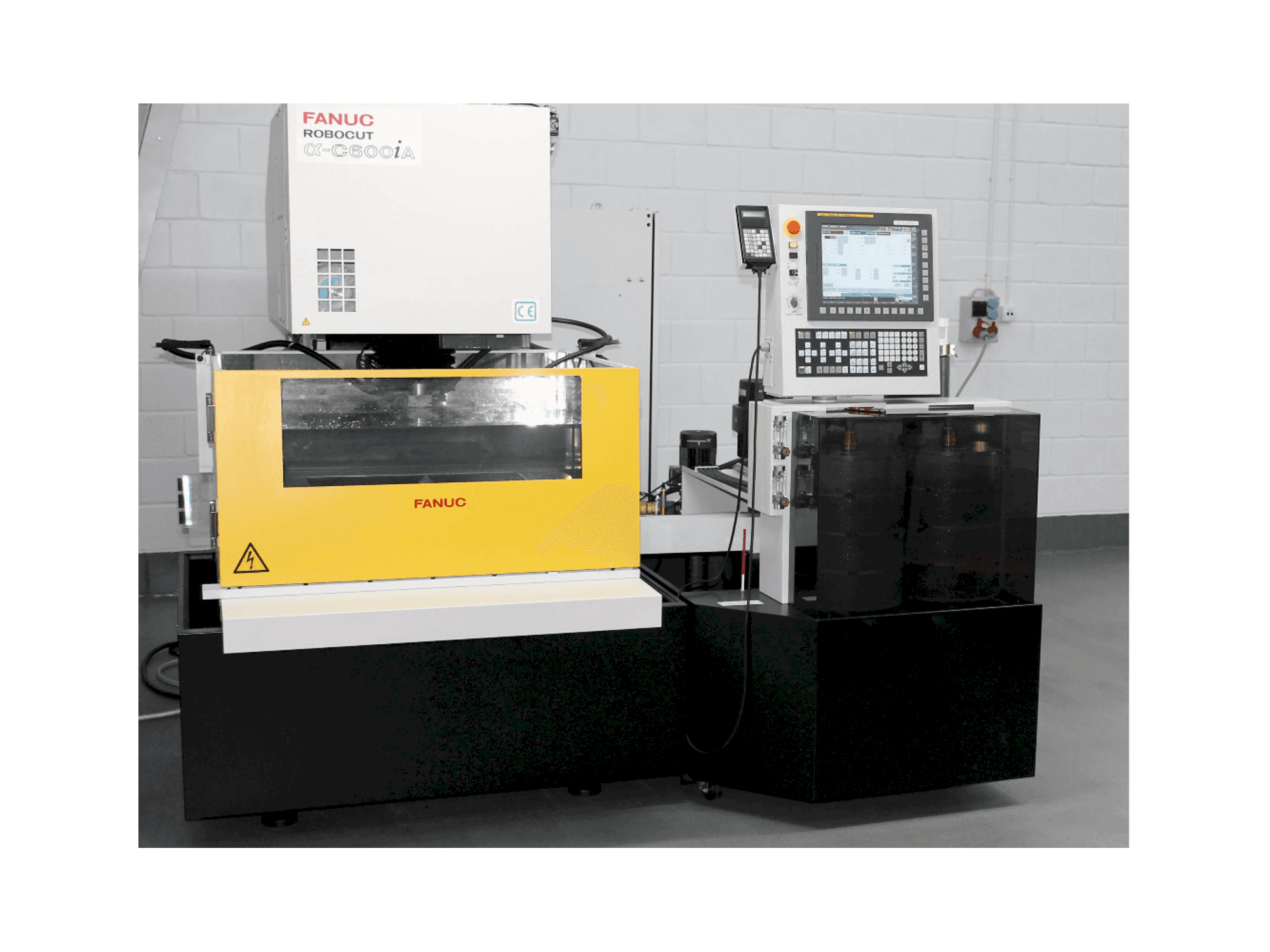 Vista frontal de la máquina FANUC RoboCut Alfa C600iA