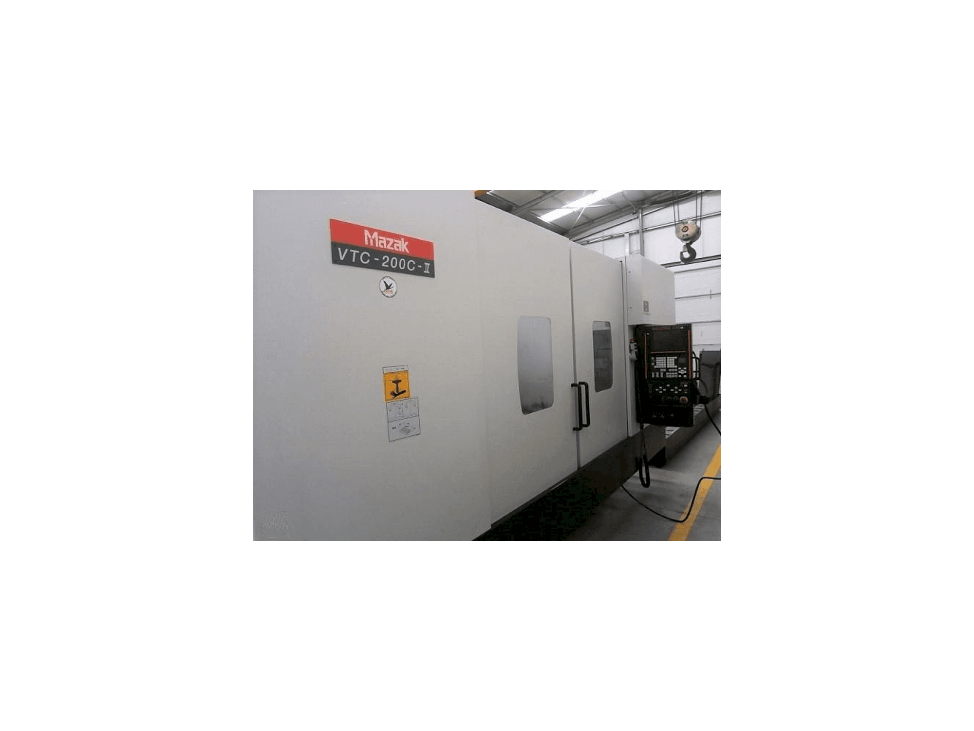 Vista frontal de la máquina Mazak VTC-200C