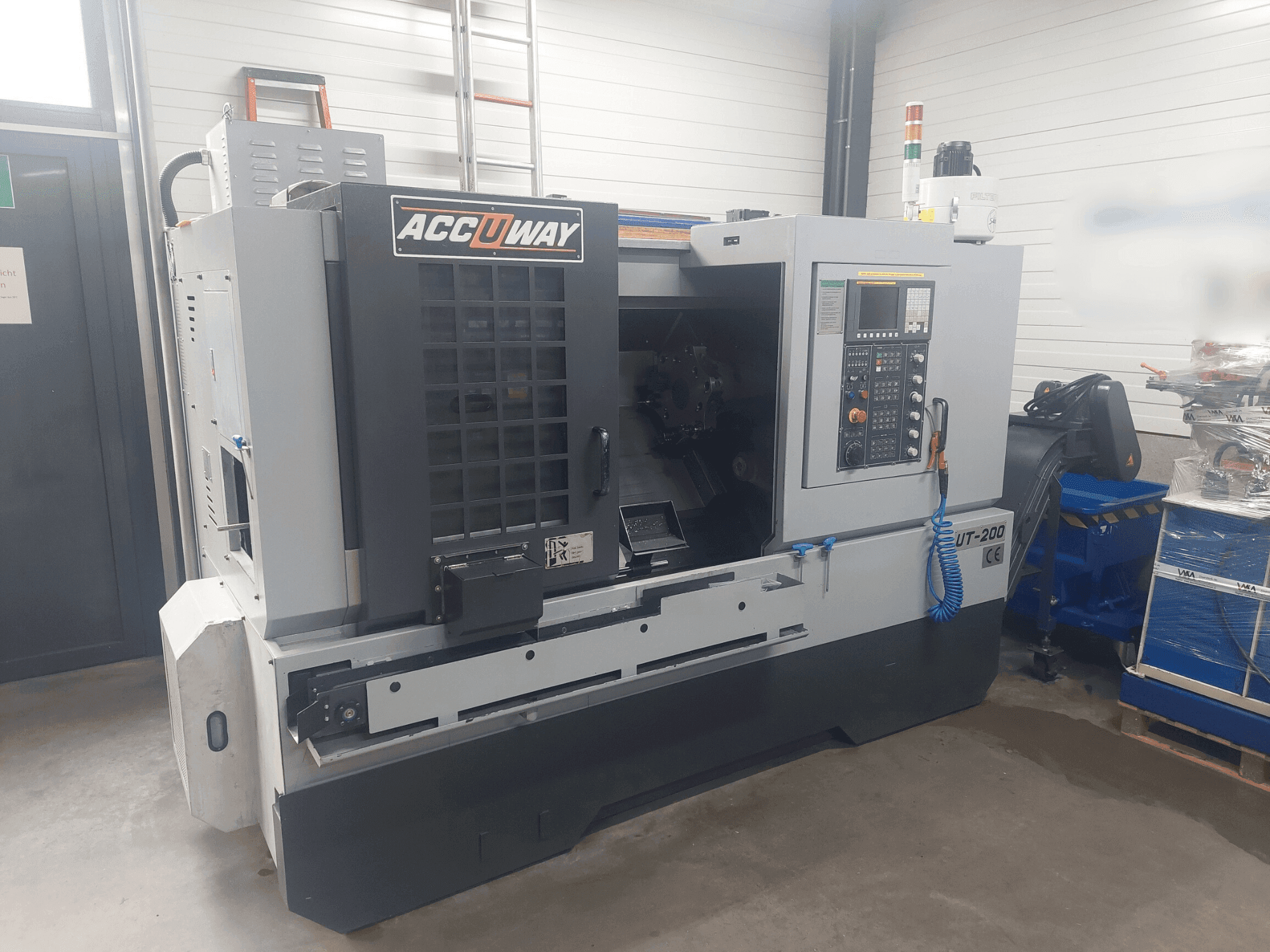 Vista frontal de la máquina ACCUWAY UT-200