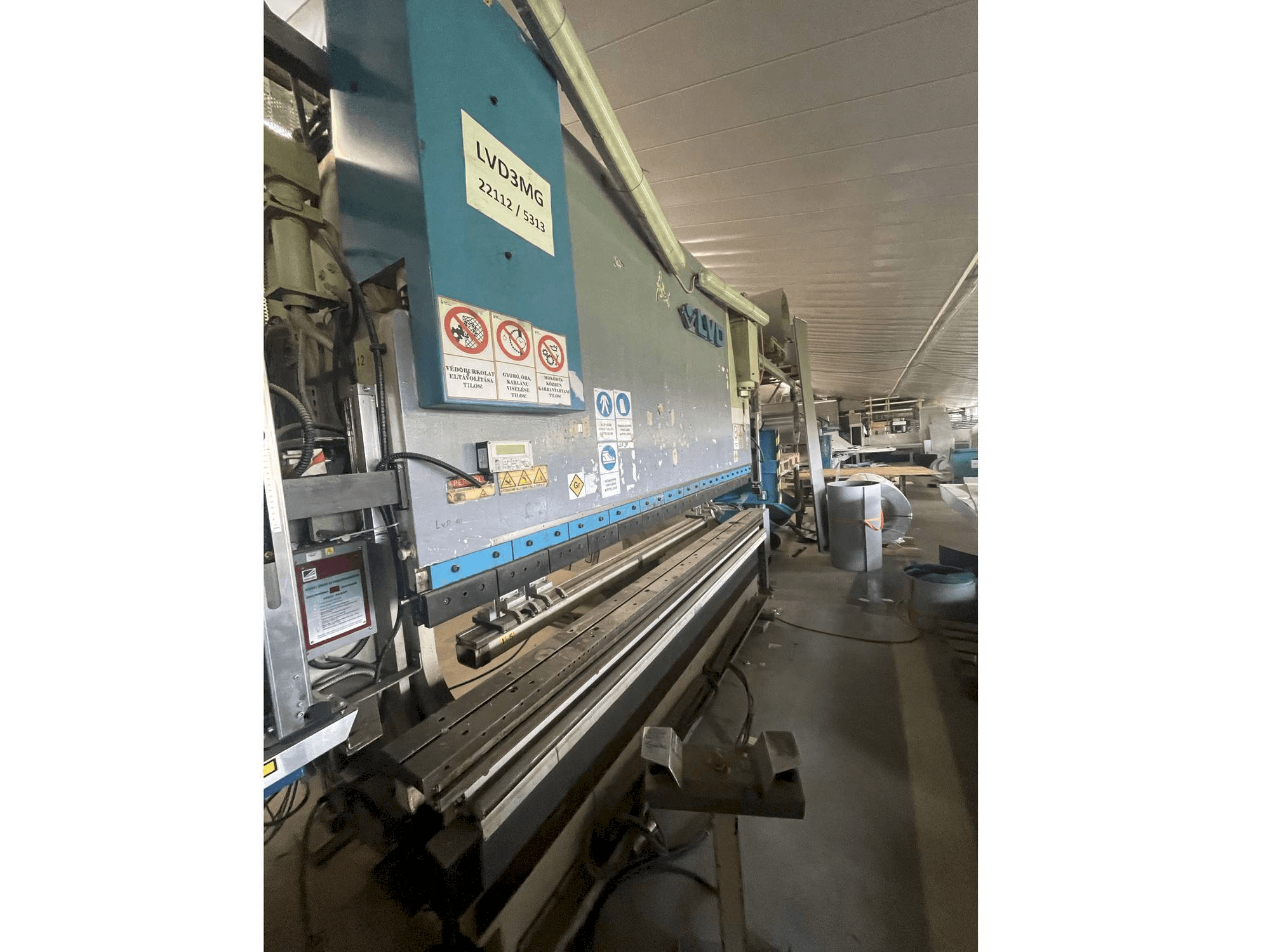 Vista frontal de la máquina LVD Ppeb 110/30