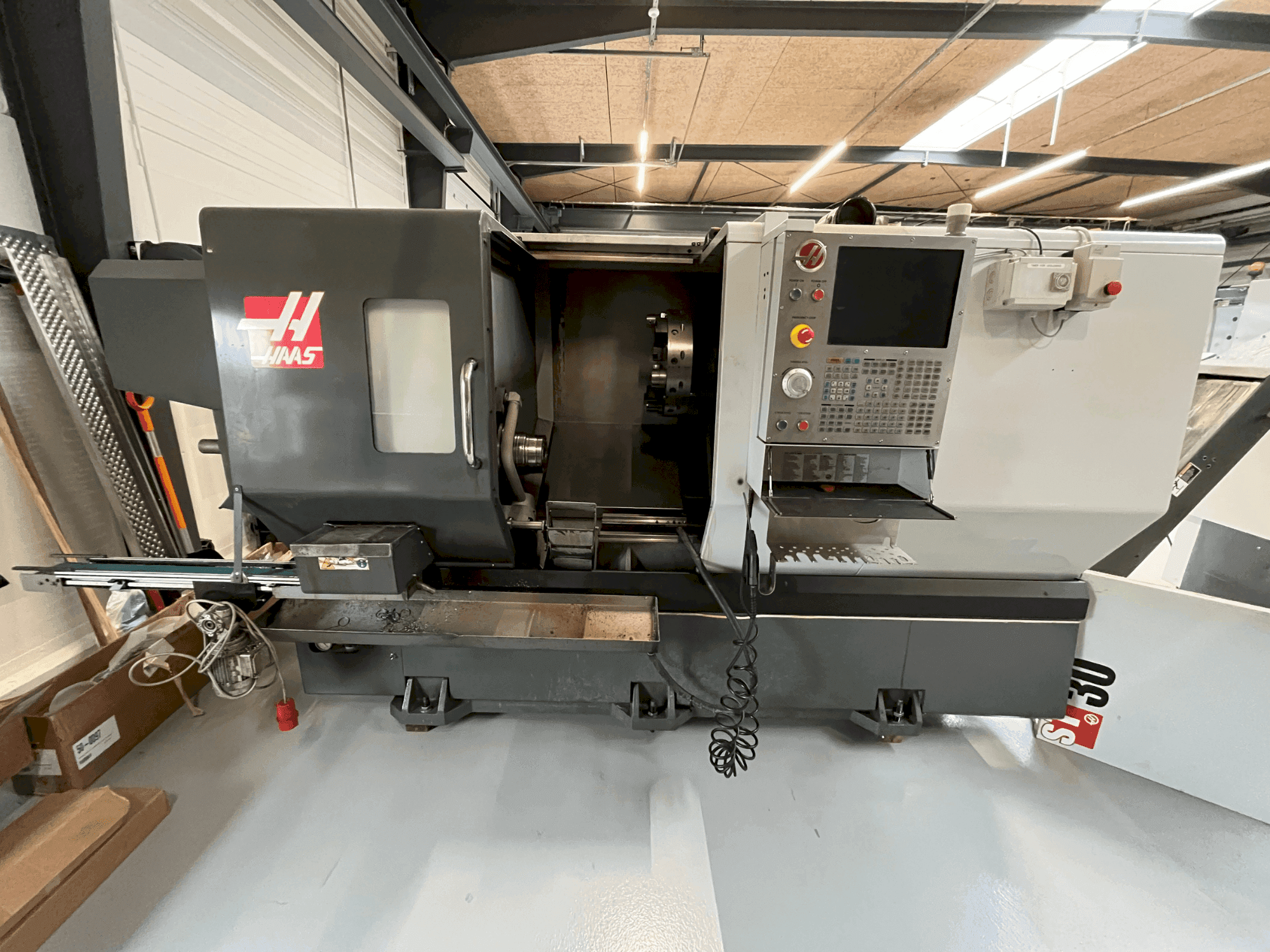 Vista frontal de la máquina HAAS ST-30