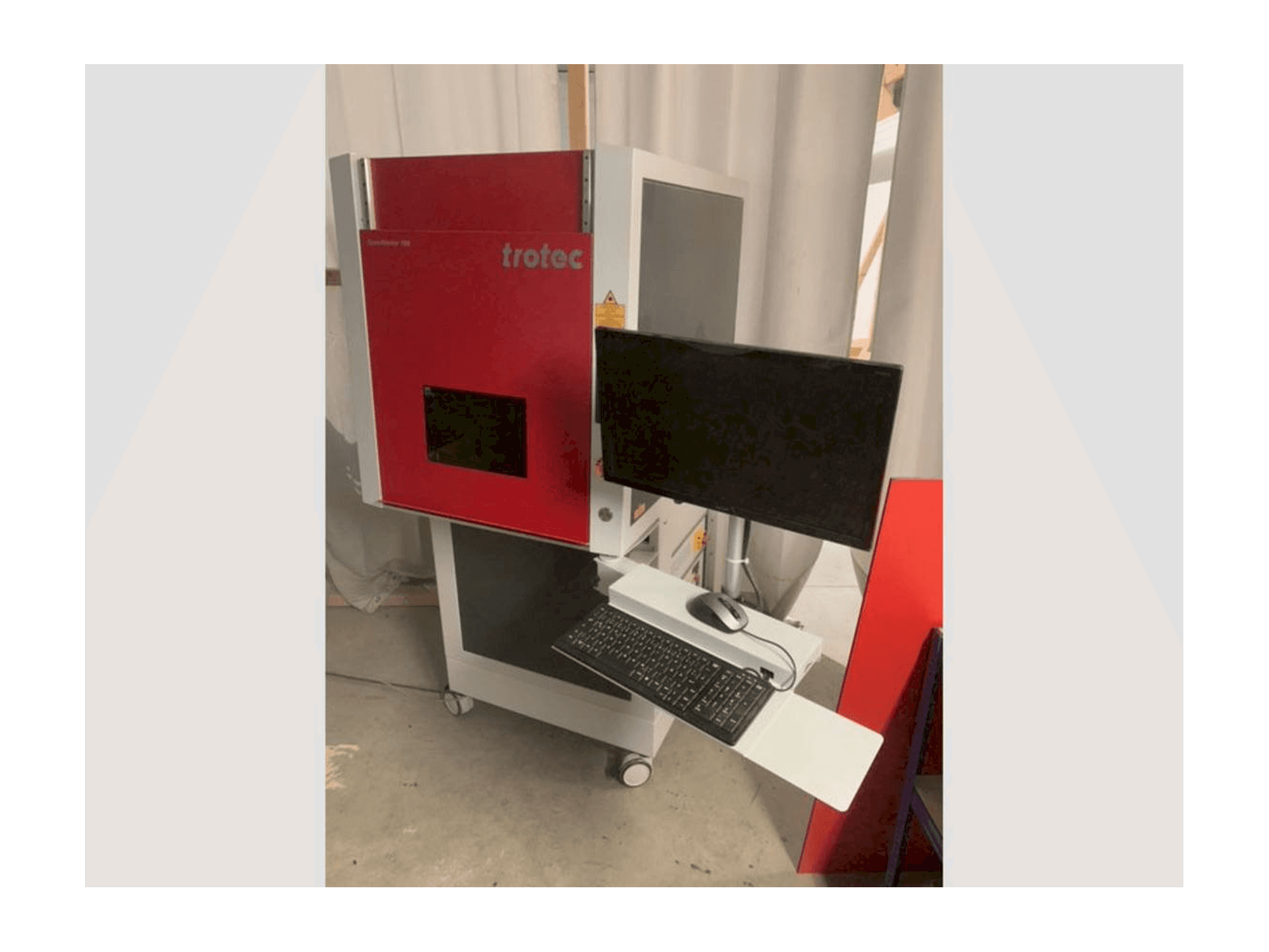 Vista frontal de la máquina Trotec Speedmarker 700 SM700HT