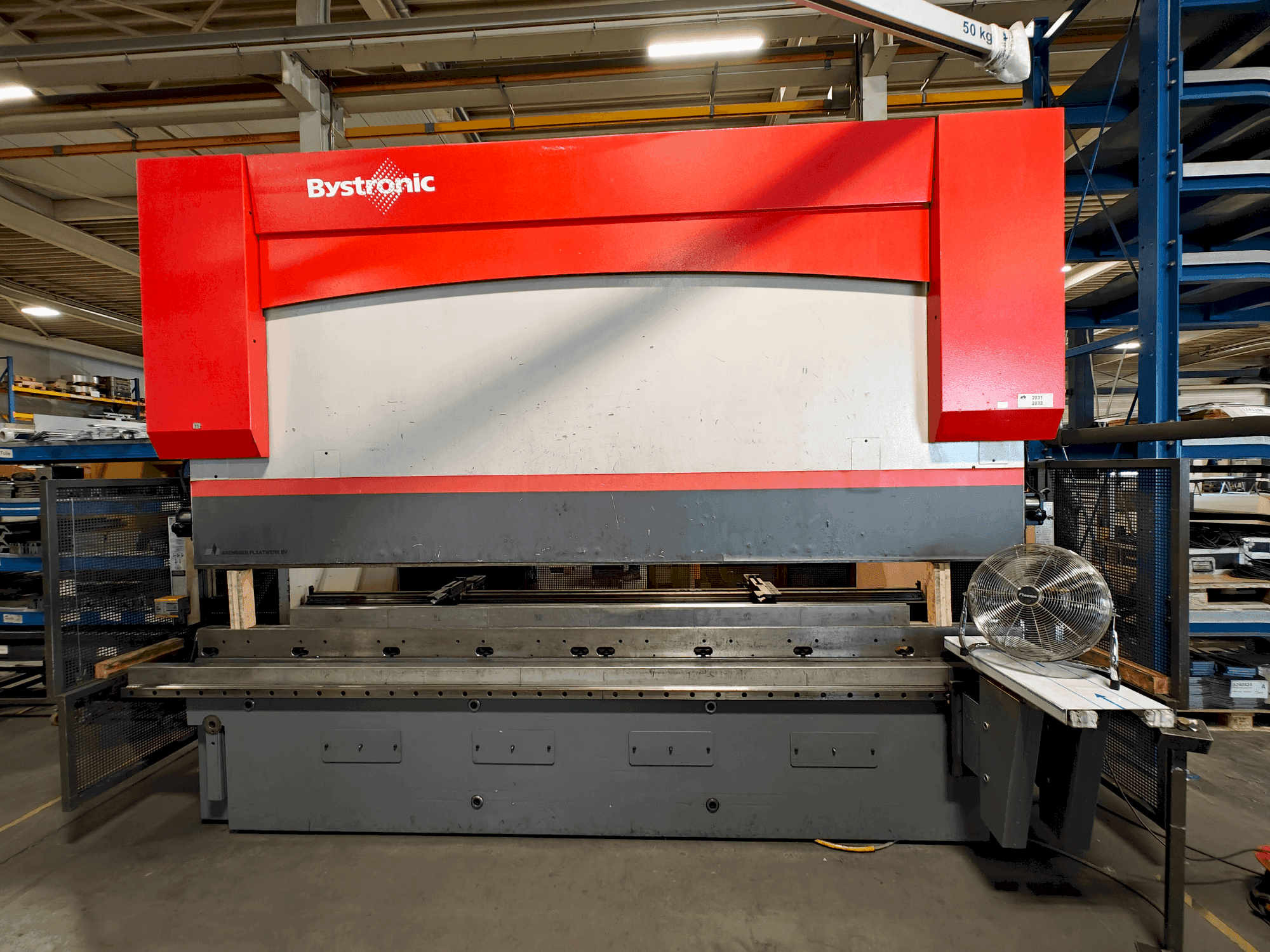 Vista frontal de la máquina Bystronic PR 200x4100
