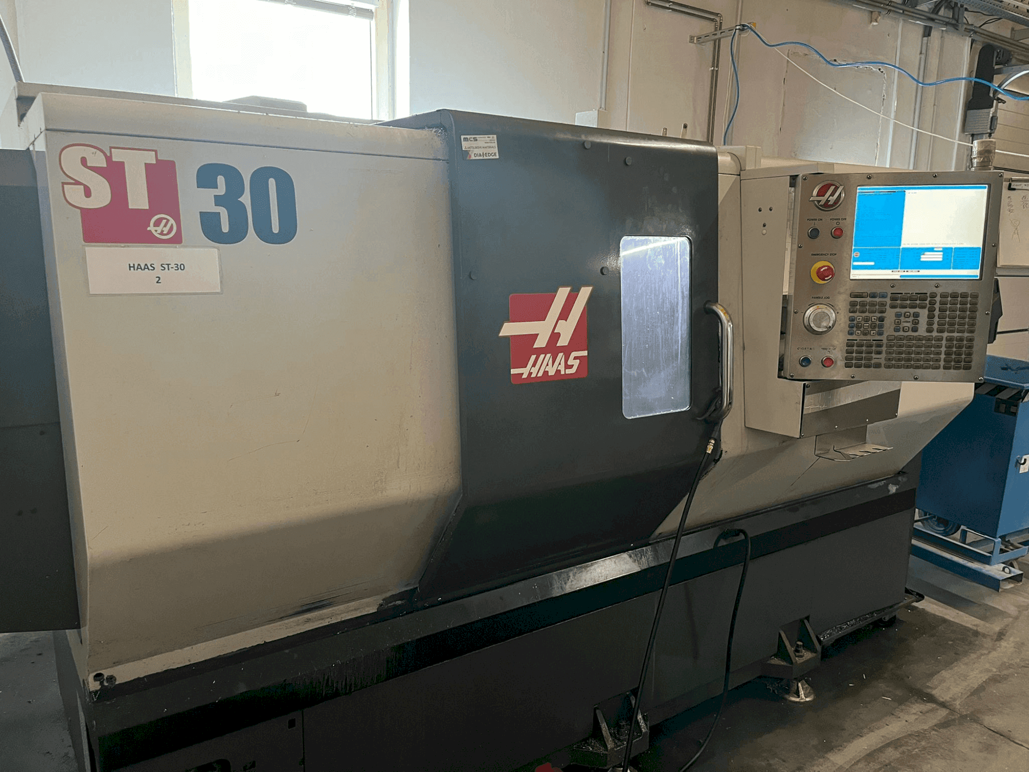 Vista frontal de la máquina HAAS ST-30