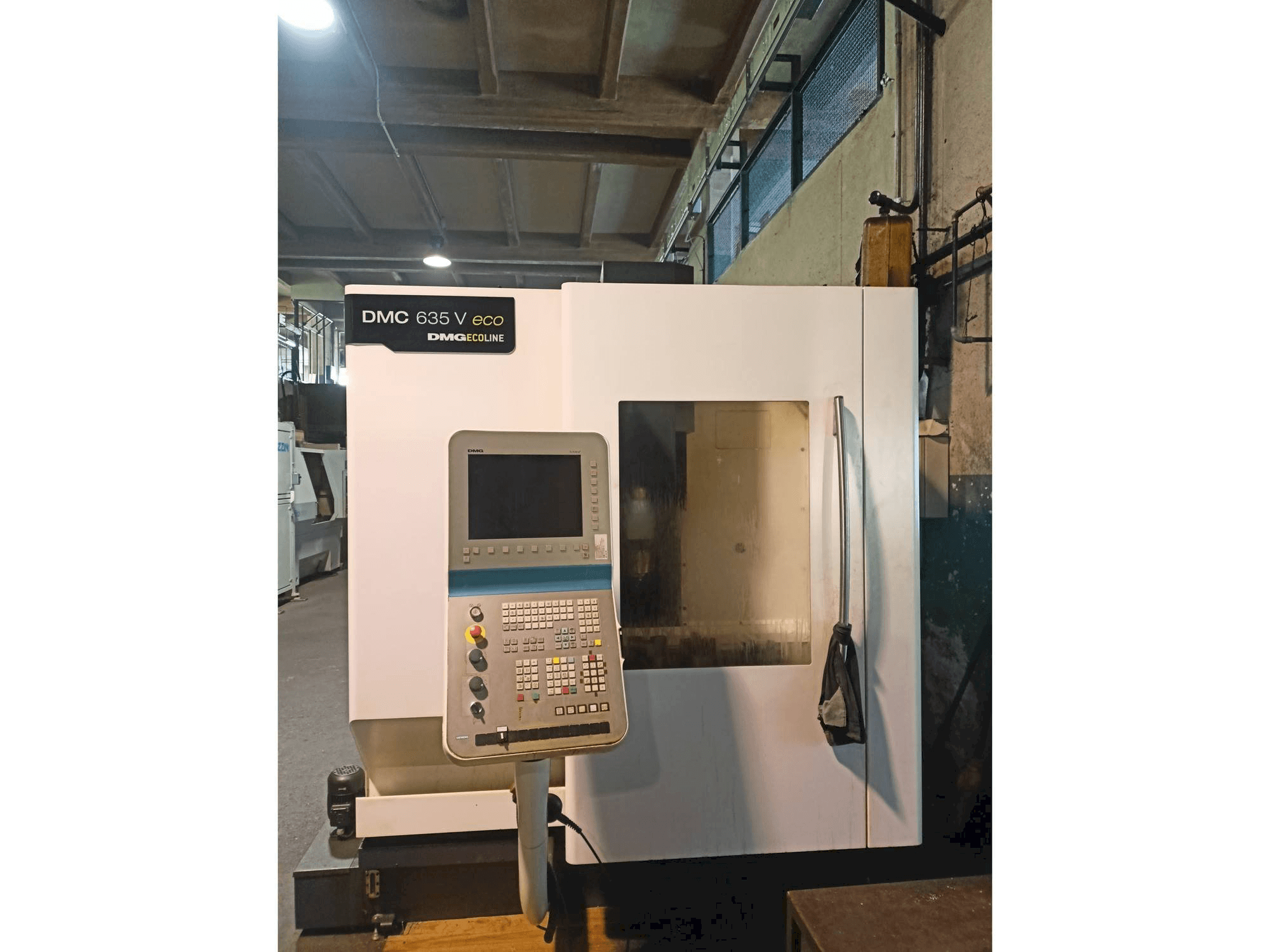 Vista frontal de la máquina DMG DMC 635V Ecoline