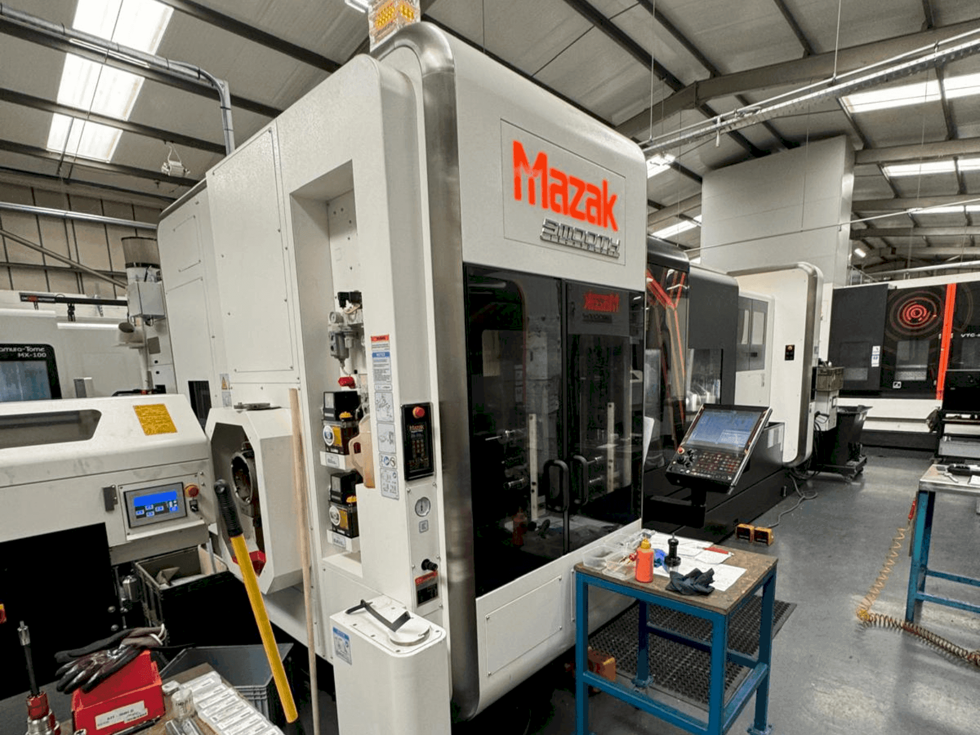 Vista frontal de la máquina Mazak Integrex i-400S- 2500U