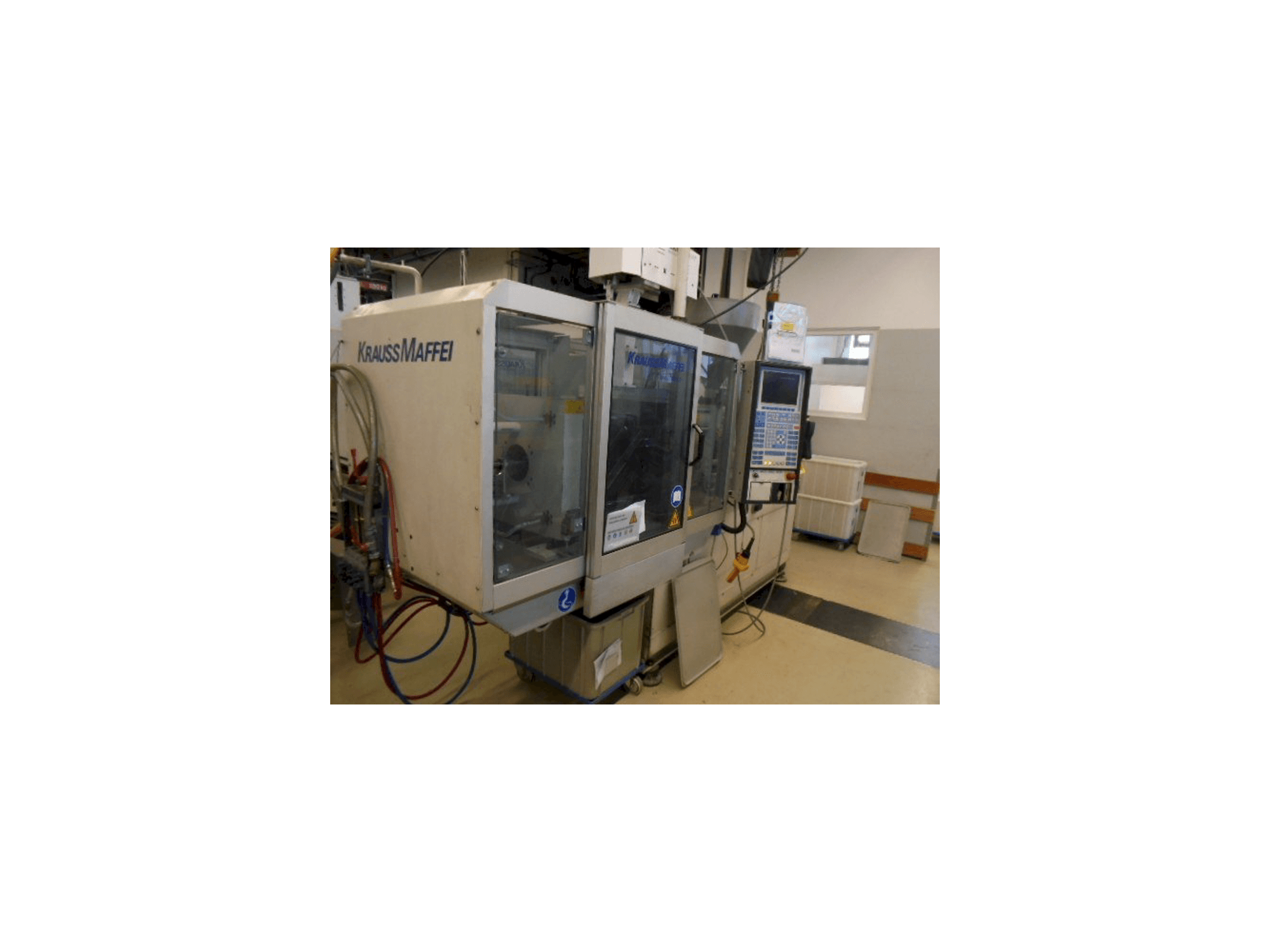 Vista frontal de la máquina Krauss Maffei KM 50-220-C2