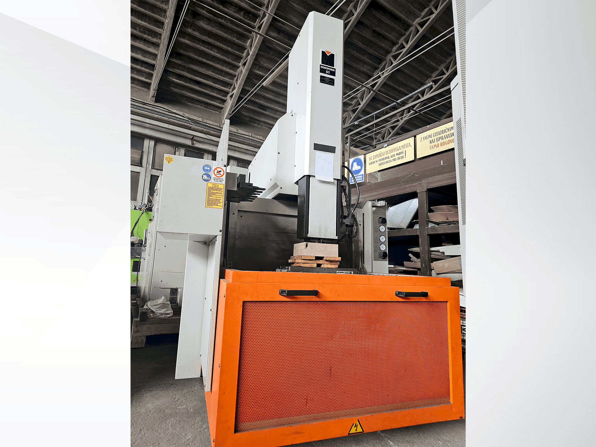 Vista frontal de la máquina CHARMILLES ROBOFORM 51