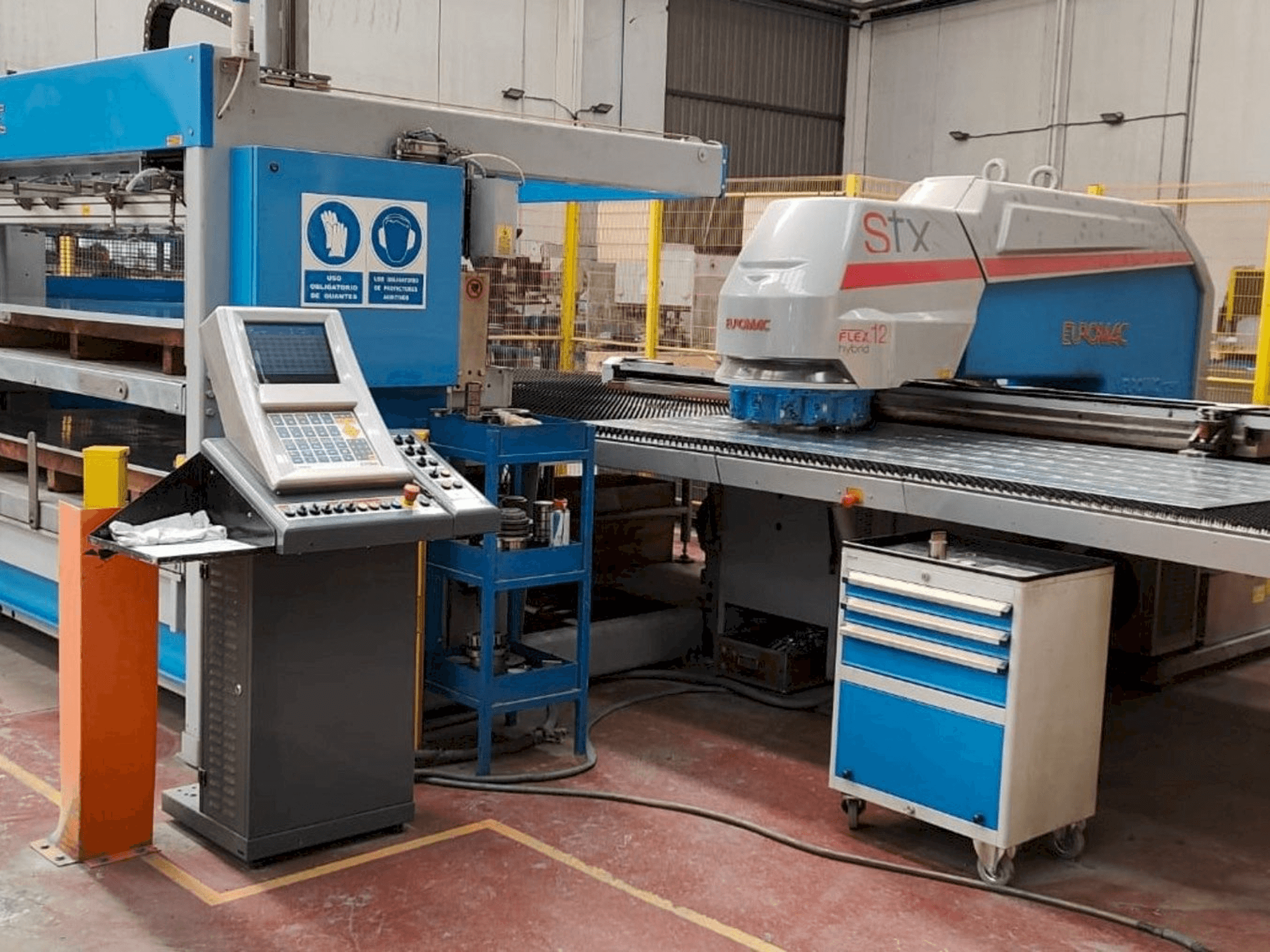 Vista frontal de la máquina Euromac STX Plus 1250/30-2500 Flex 12 Hybrid