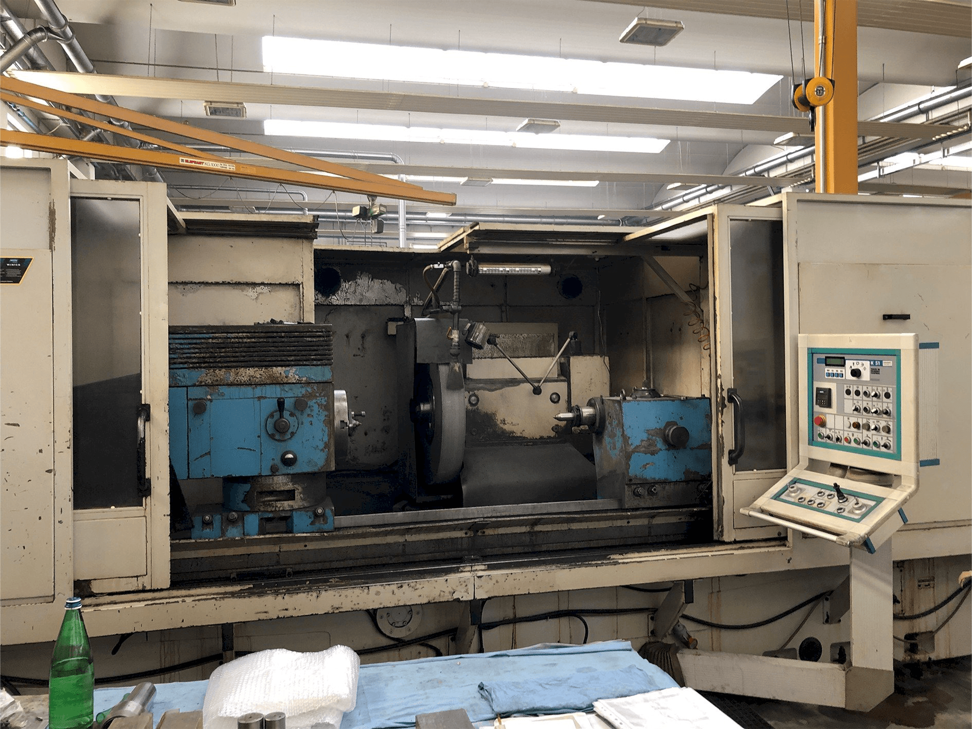 Vista frontal de la máquina Cetos BUC 63 x 2000