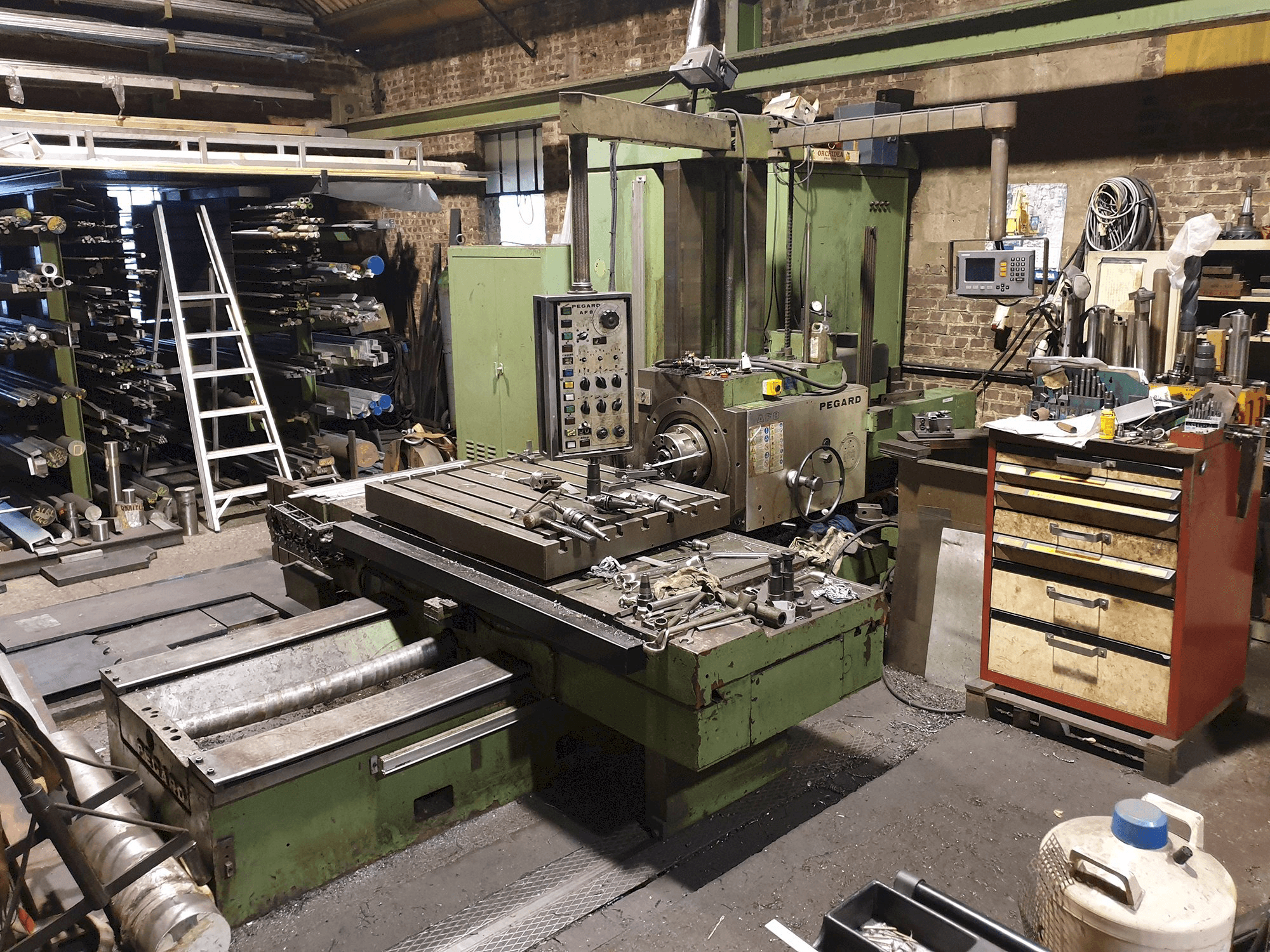 Vista frontal de la máquina PEGARD AF 8