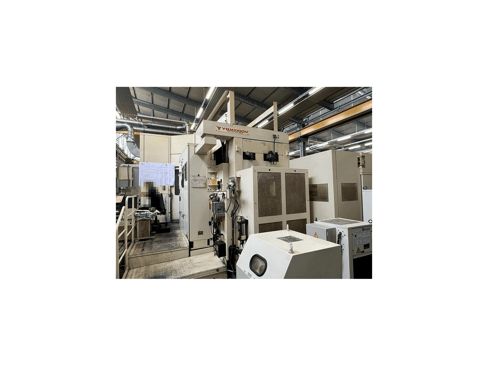 Vista frontal de la máquina YASDA YBM 1000N