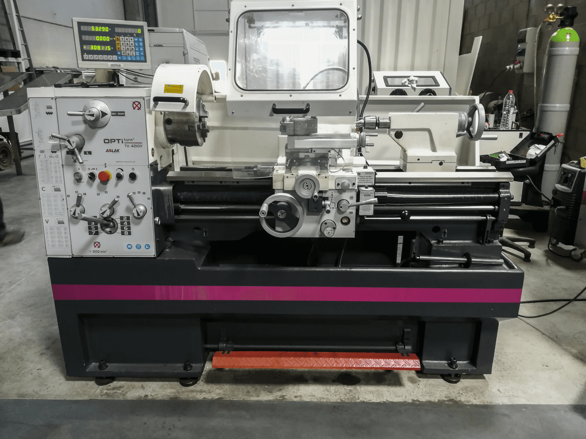 Vista frontal de la máquina Optimum TU 4210V