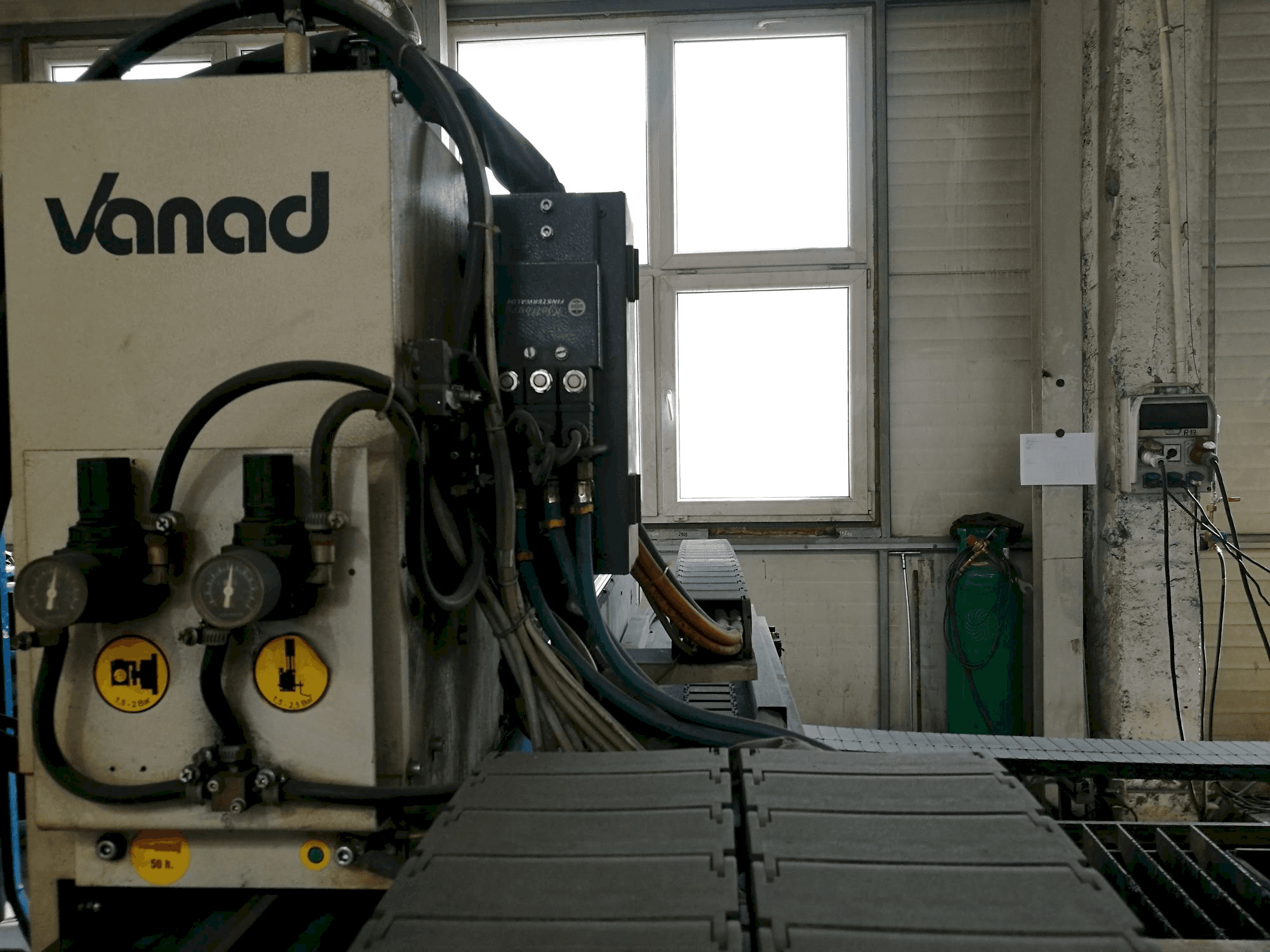 Vista frontal de la máquina Vanad Kjellberg Proxima HiFocus 80i