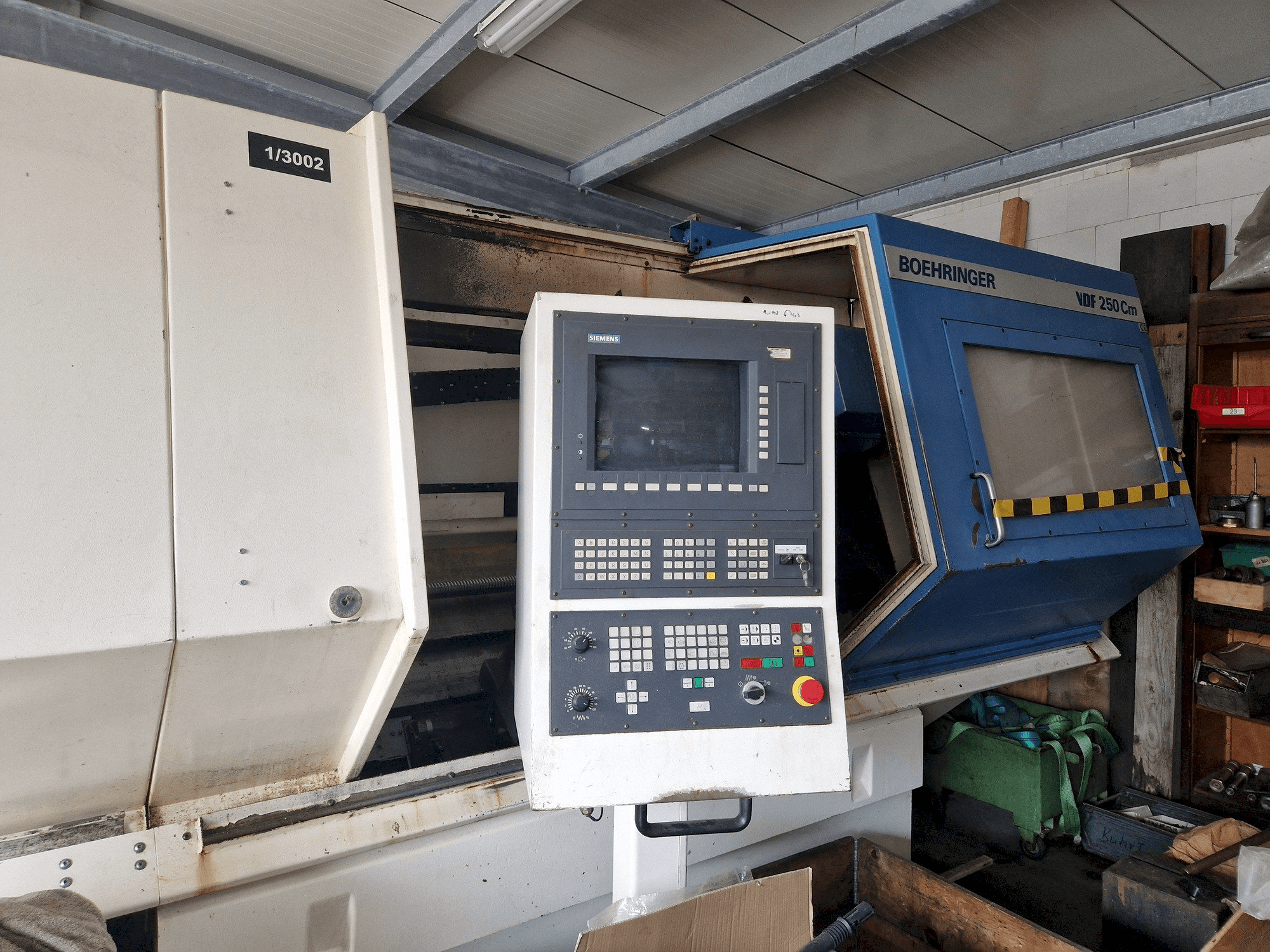 Vista frontal de la máquina BOEHRINGER VDF 250 Cm