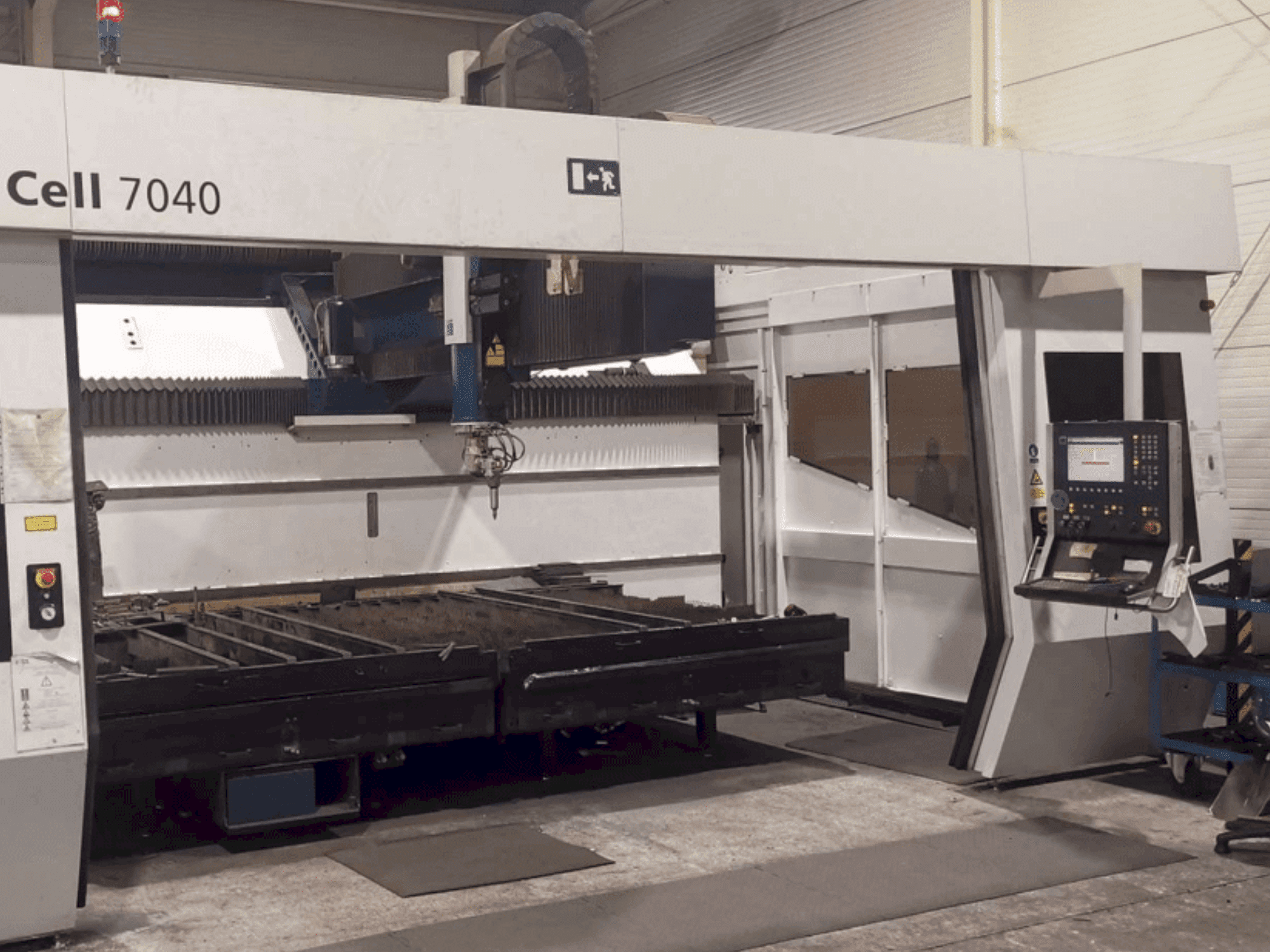 Vista frontal de la máquina TRUMPF TruLaser Cell 7040