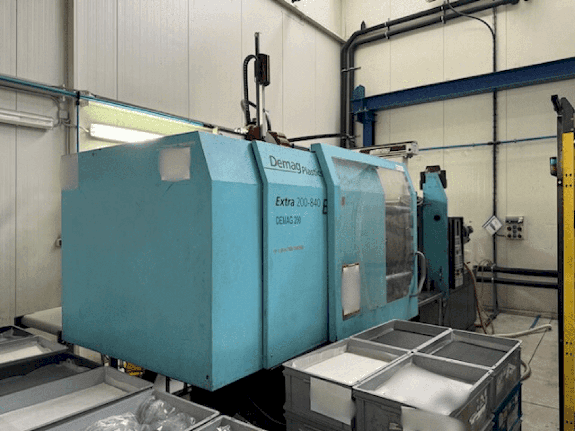 Vista frontal de la máquina DEMAG Extra 200-840