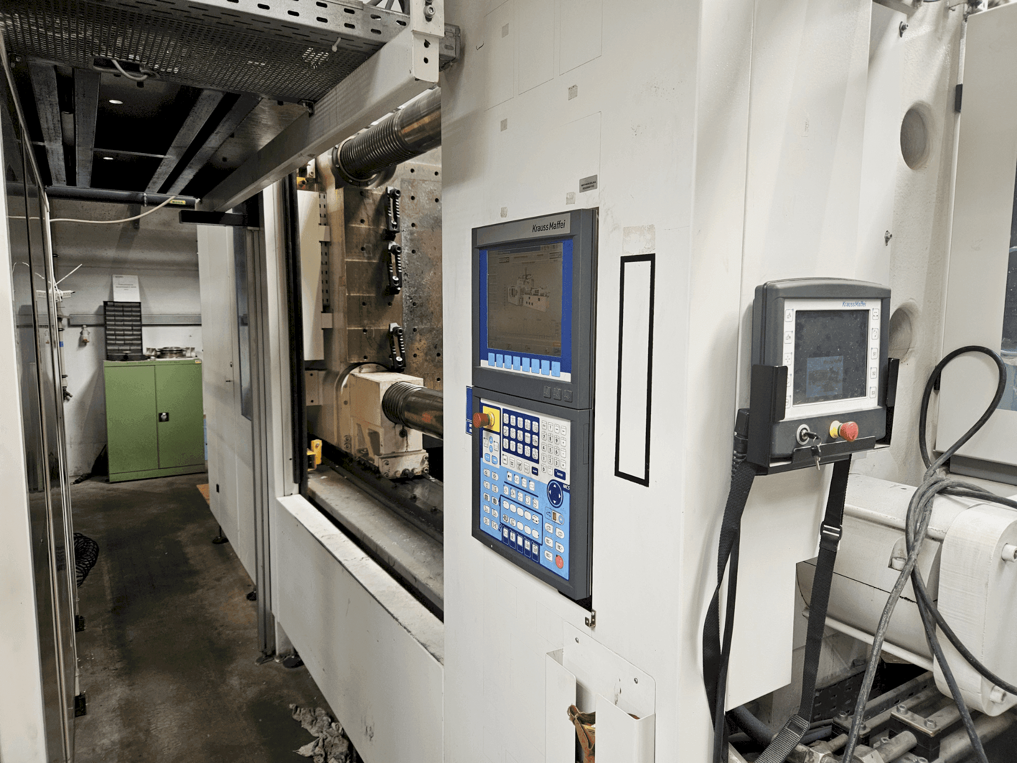 Vista frontal de la máquina Krauss Maffei 800-12000 MX