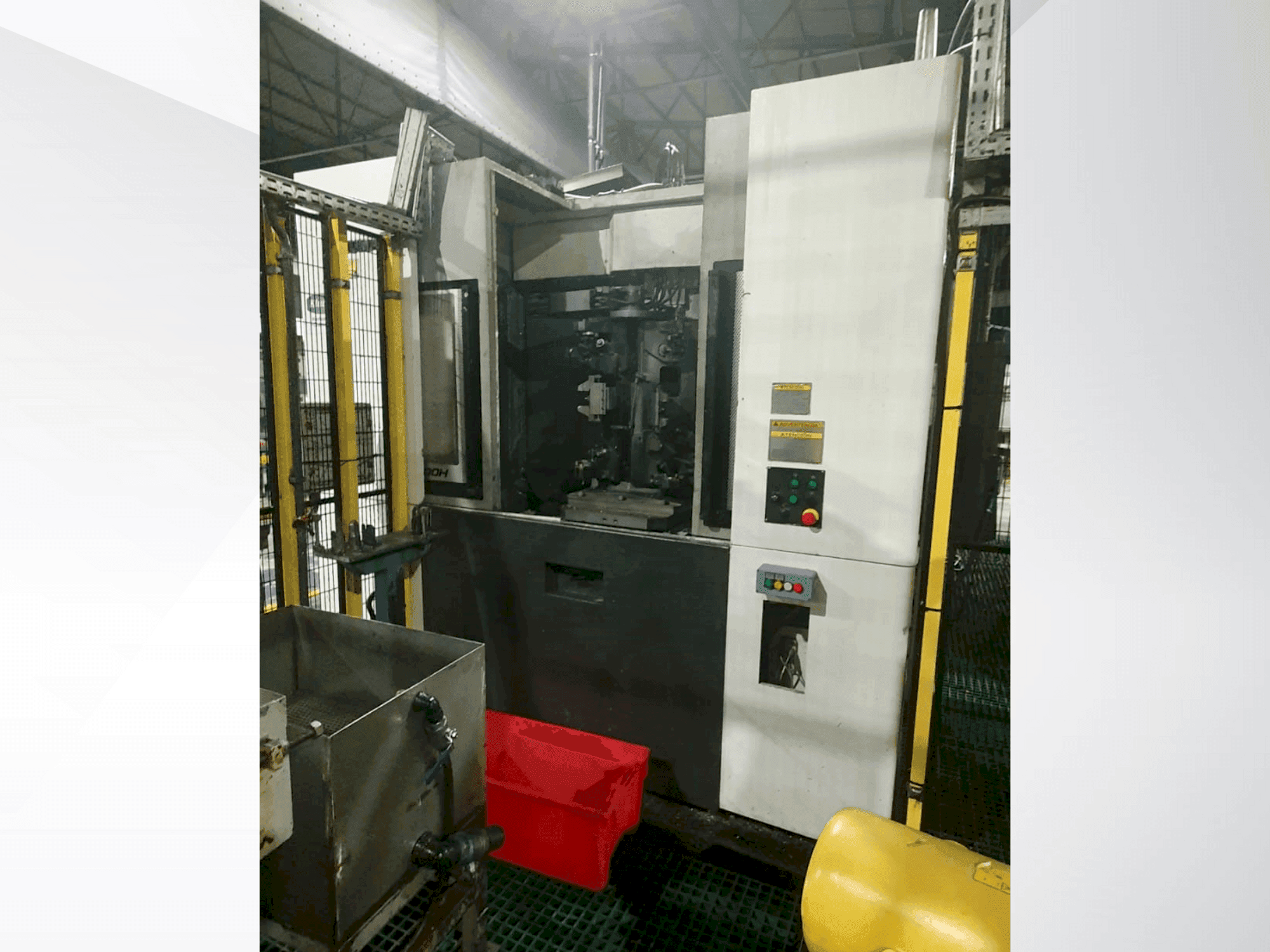 Vista frontal de la máquina Okuma MB-5000H