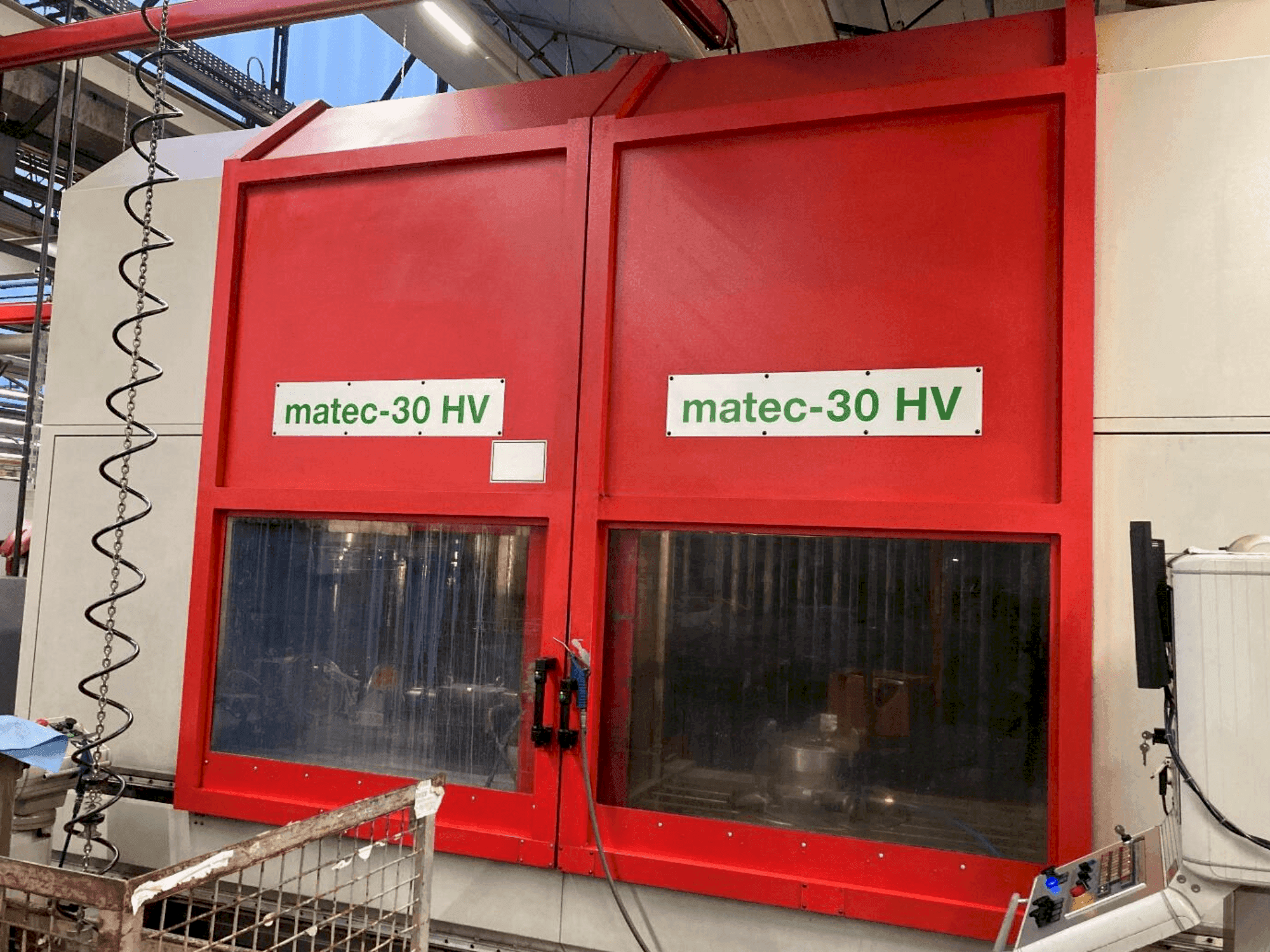 Vista frontal de la máquina Matec 30 HV