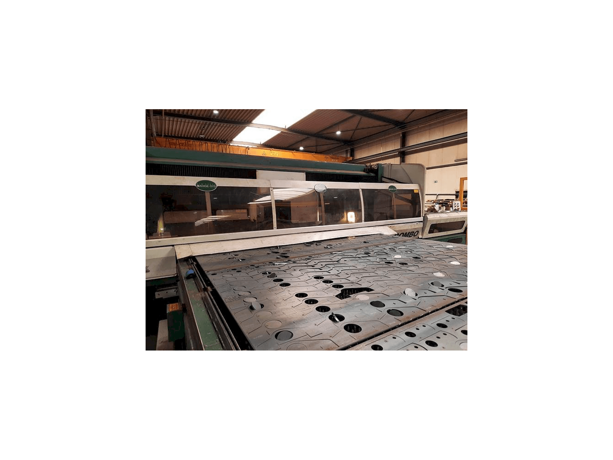 Vista frontal de la máquina ADIGE SYS LT COMBO